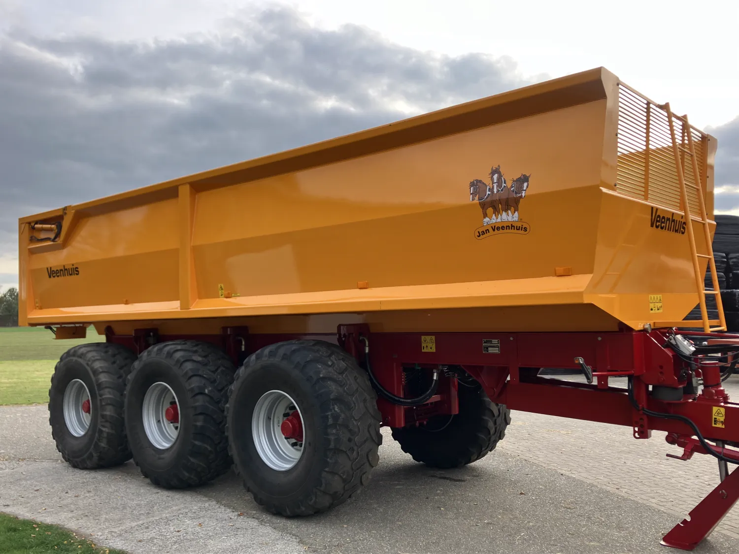 Veenhuis JVK 25000 Kieper: 3-asser, brede bak, topconditie