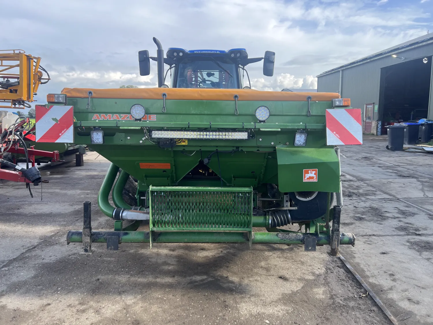 Amazone Zbiornik Przedni - 1200 kg Pszenicy - Stan Bardzo Dobry