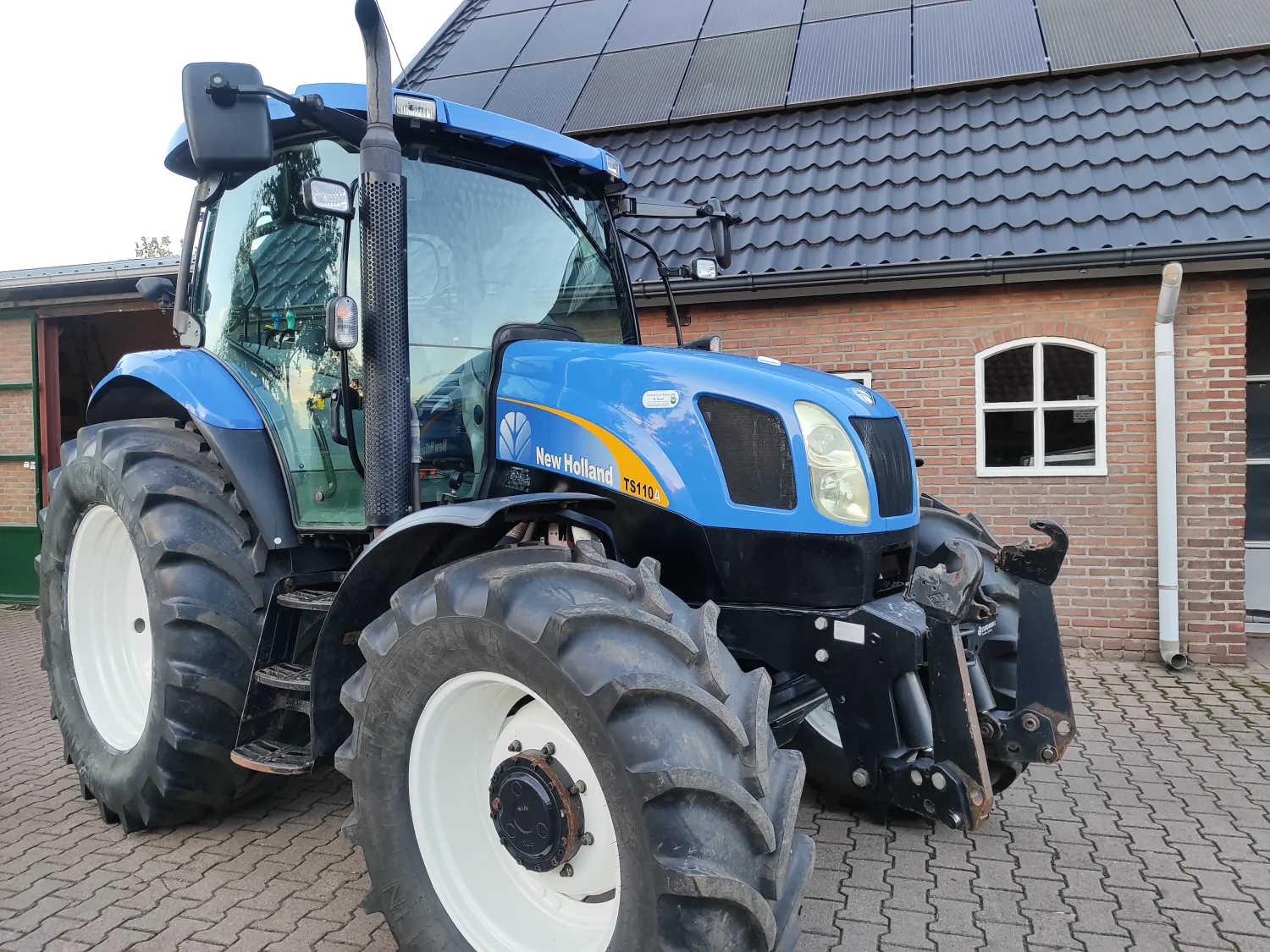 New Holland TS 110 A Tractor, 2004, 115 PK