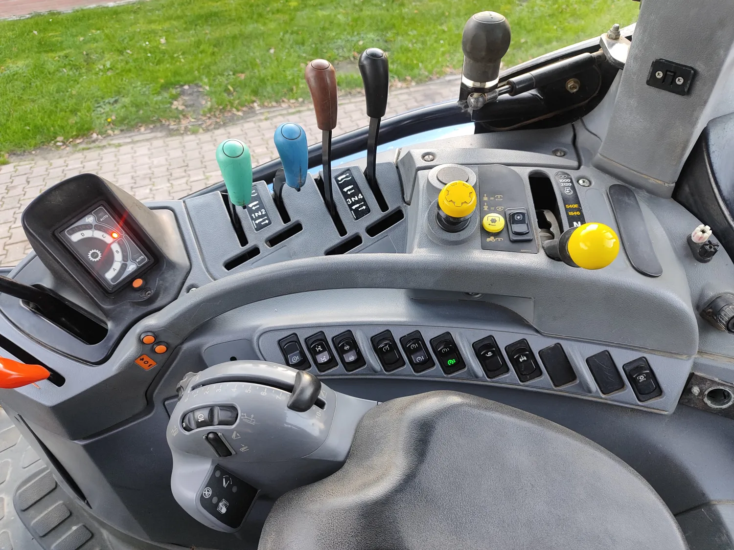New Holland TS 110 A Tractor, 2004, 115 PK