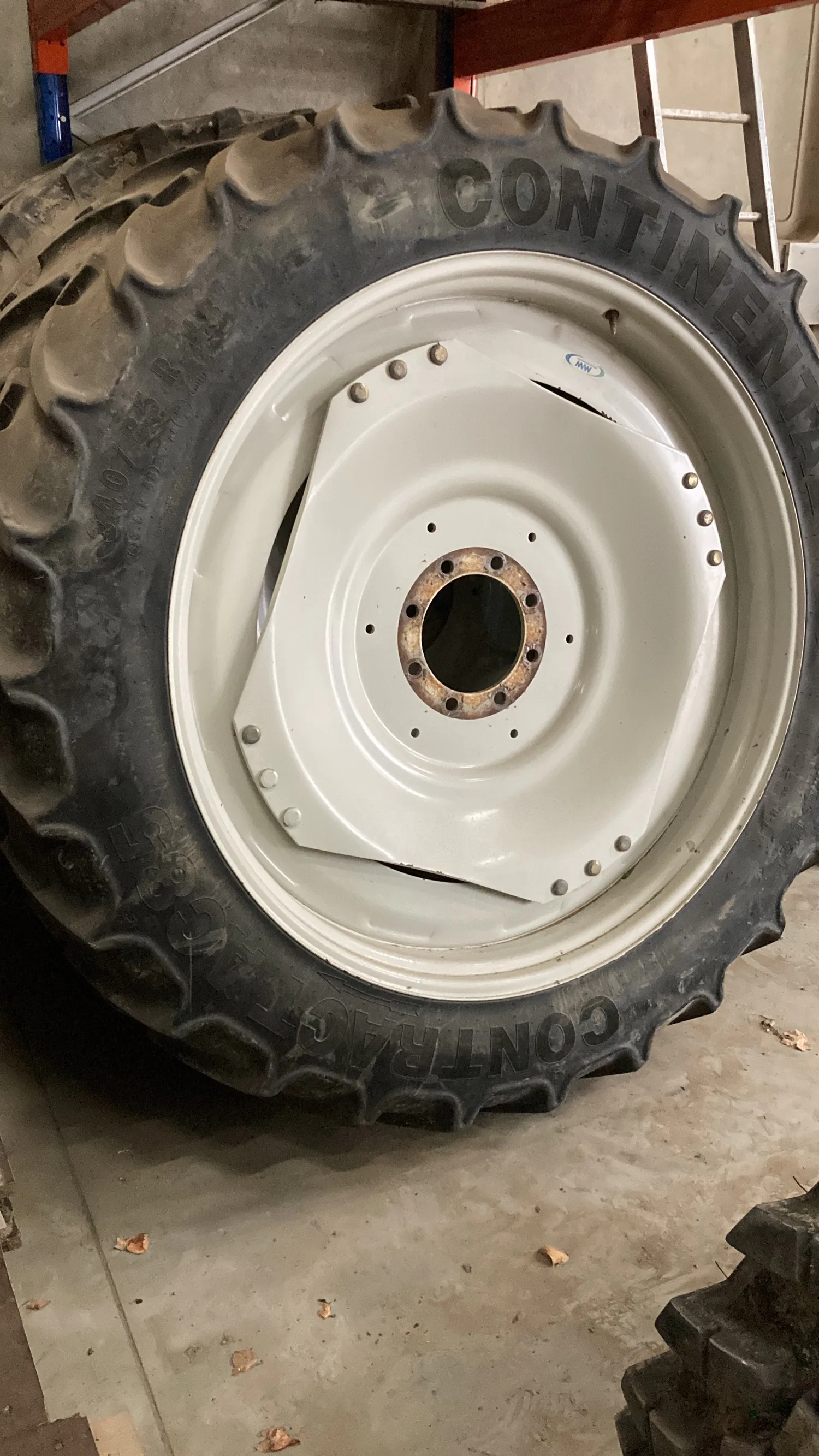 Σετ Ελαστικών Continental: 340/85 R48 & 320/90 R32