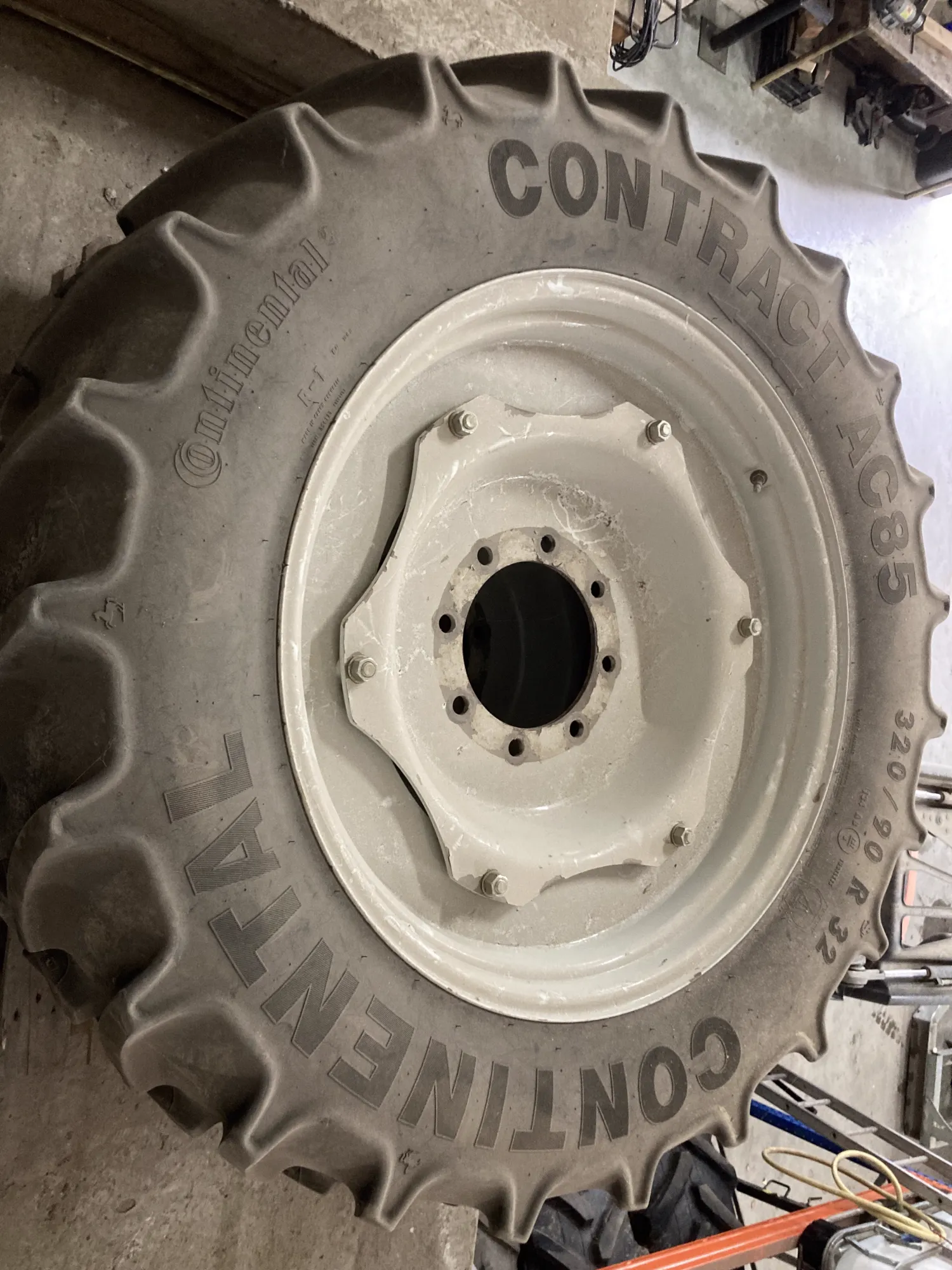 Σετ Ελαστικών Continental: 340/85 R48 & 320/90 R32