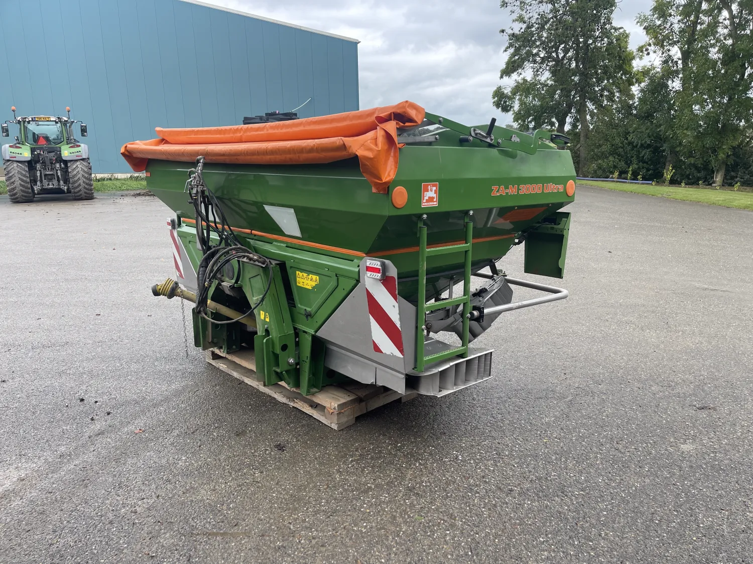 Amazone ZAM Ultra 3000 Spreader - Year 2009
