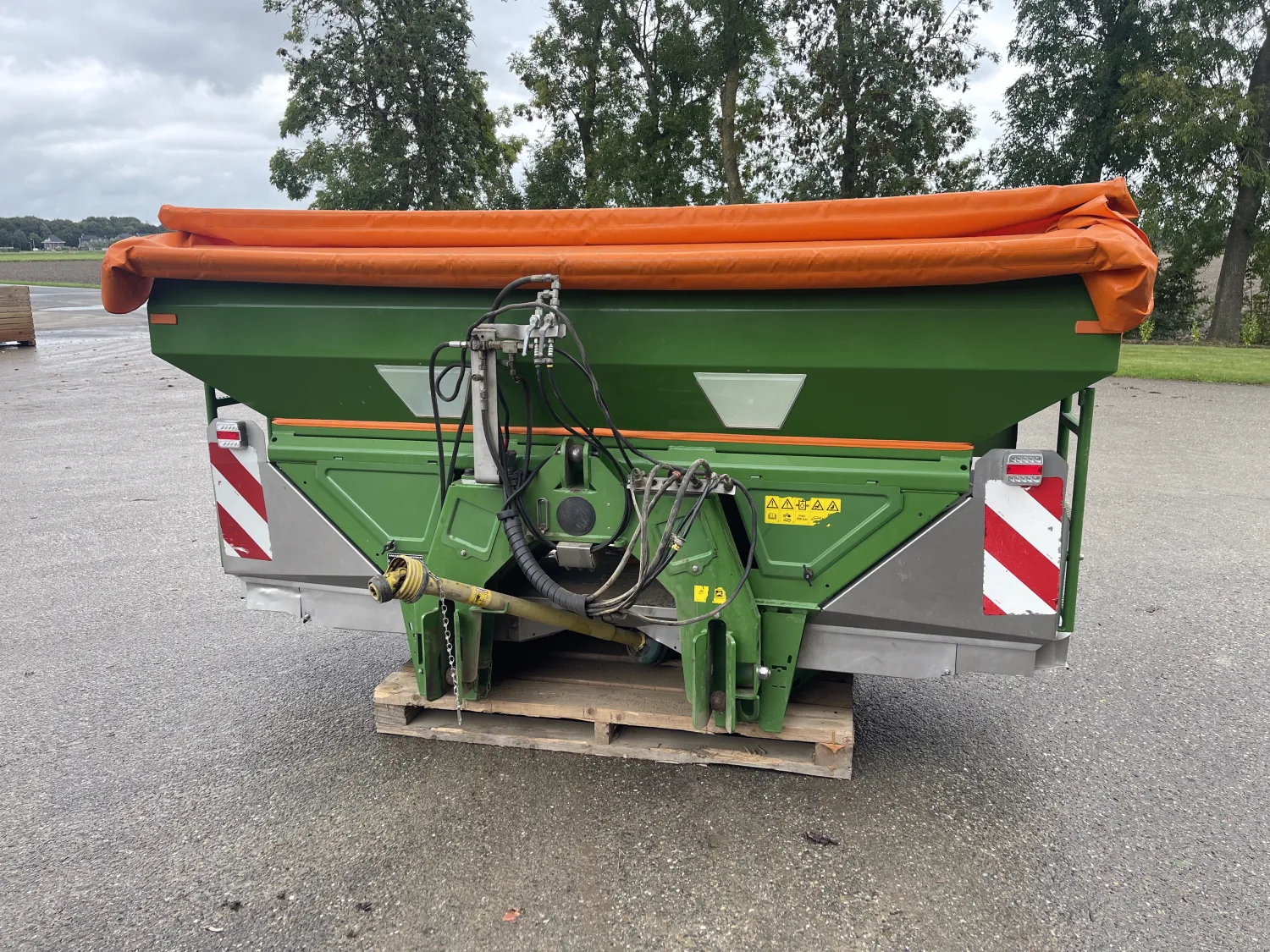 Amazone ZAM Ultra 3000 Spreader - Year 2009