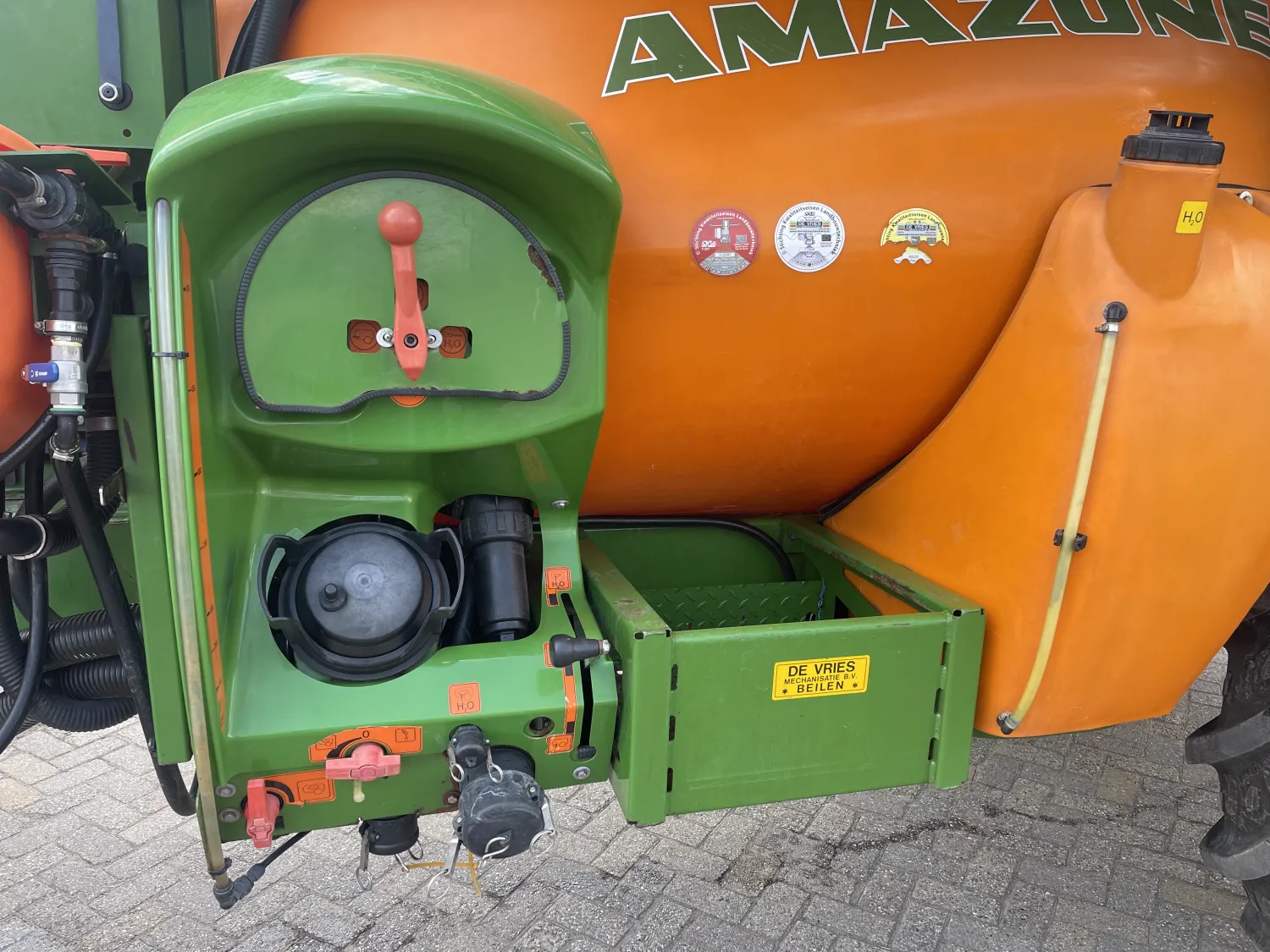 Amazone UX 4200 Sprayer - 36 meters