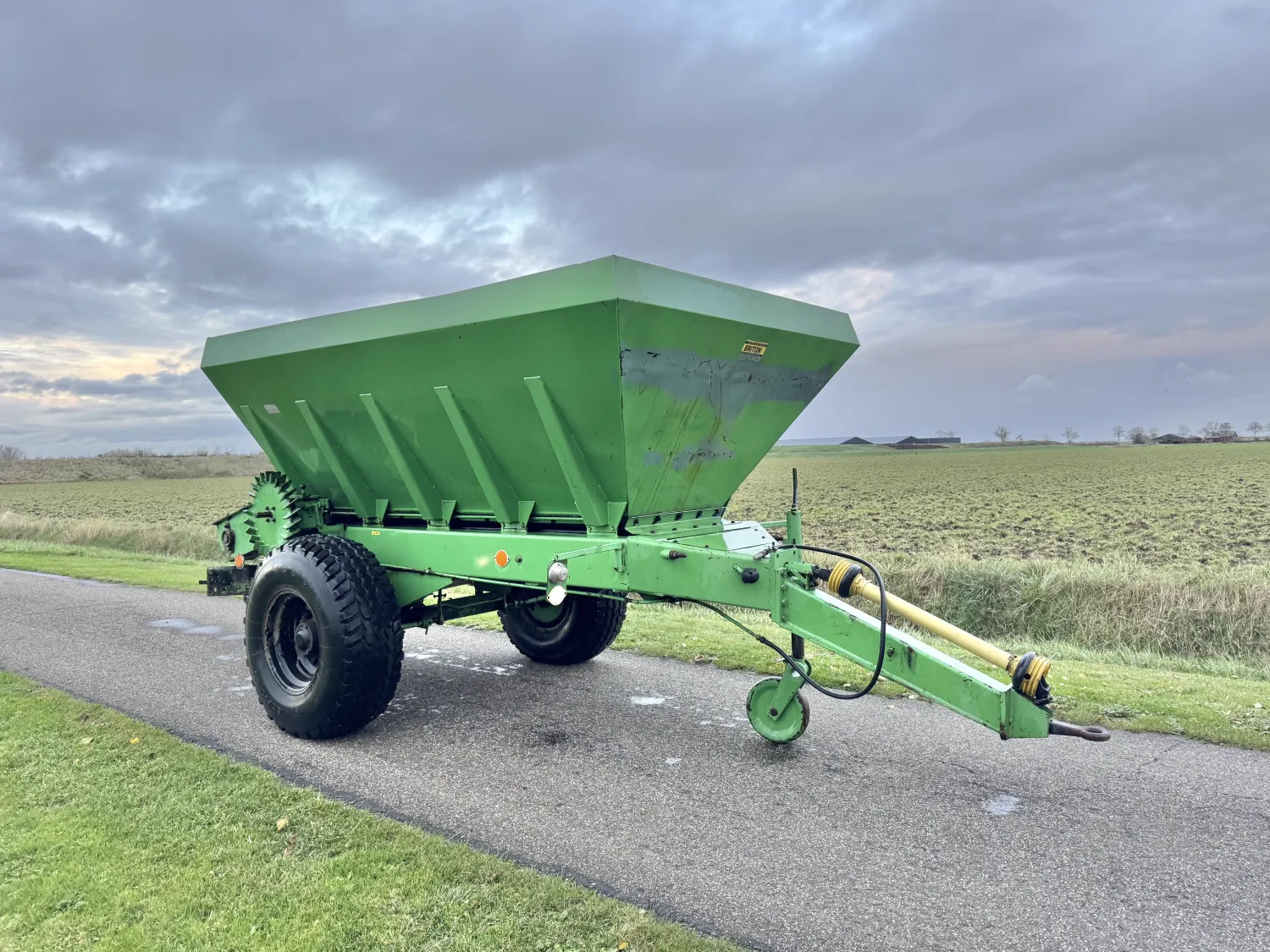 Agromet Lime Spreader 7m³ for Sale - Precision Spreading
