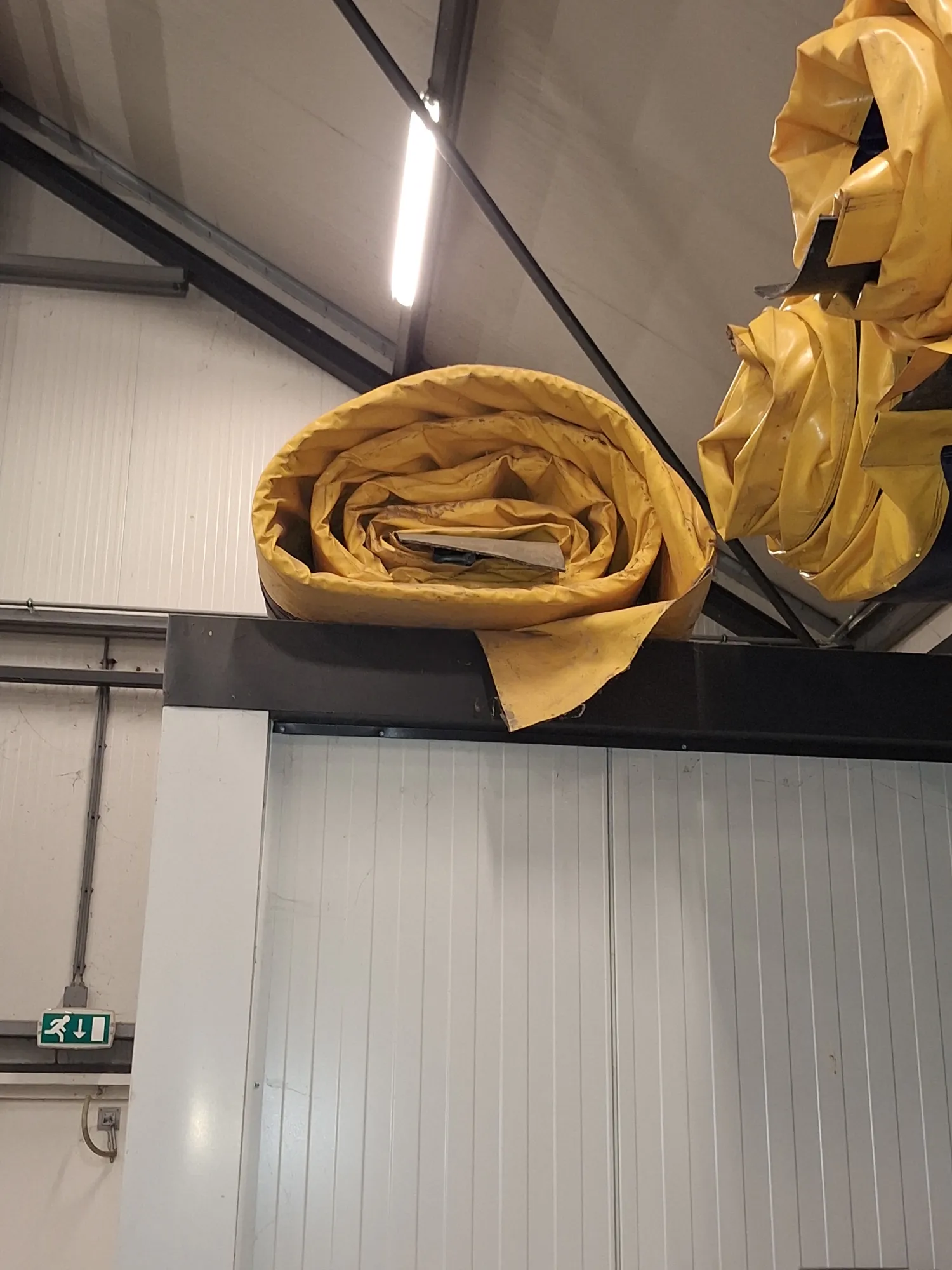 Valbrekermat 1.9m x 6.5m in goede staat