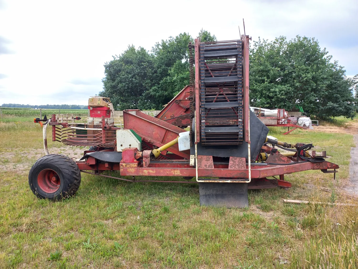 Gilles R-125 Beet Loader for Sale | Agricultural Equipment