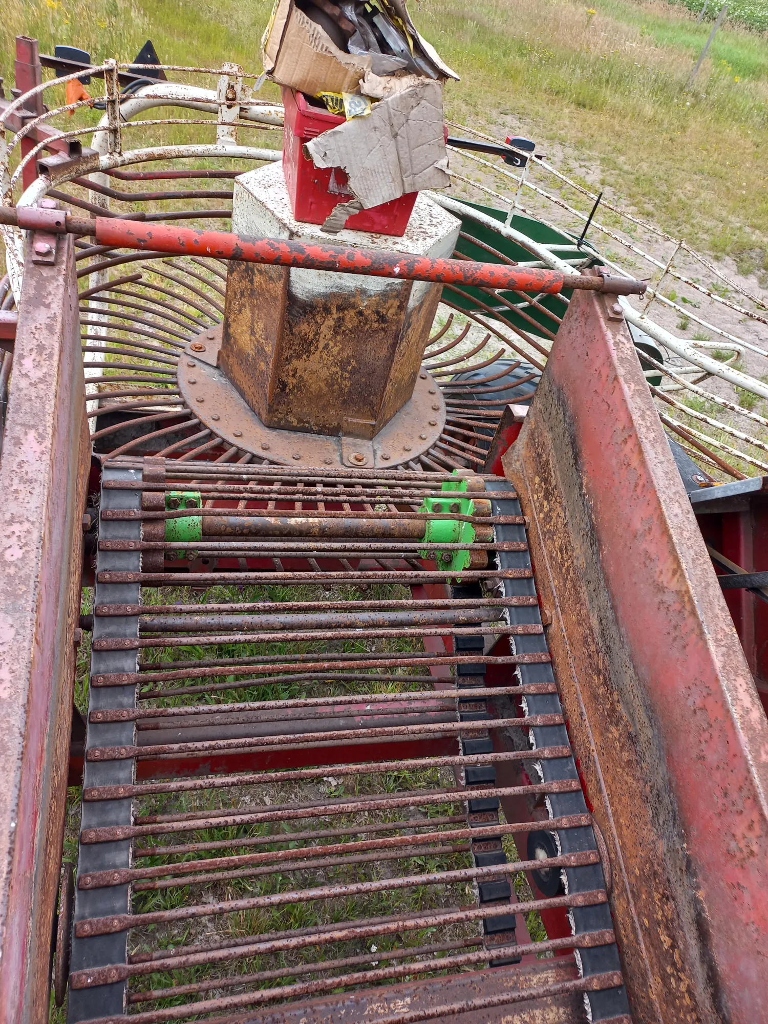 Gilles R-125 Beet Loader for Sale | Agricultural Equipment