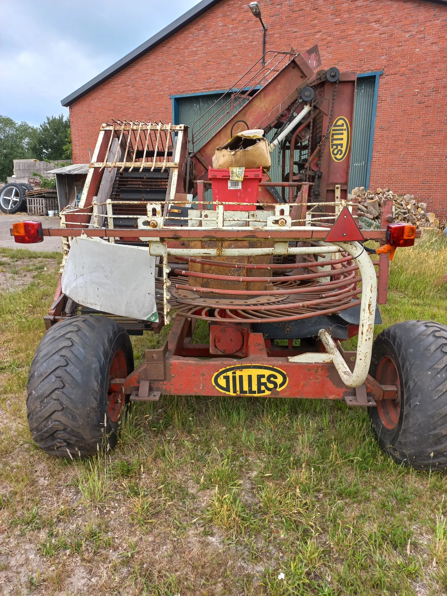 Gilles R-125 Beet Loader for Sale | Agricultural Equipment