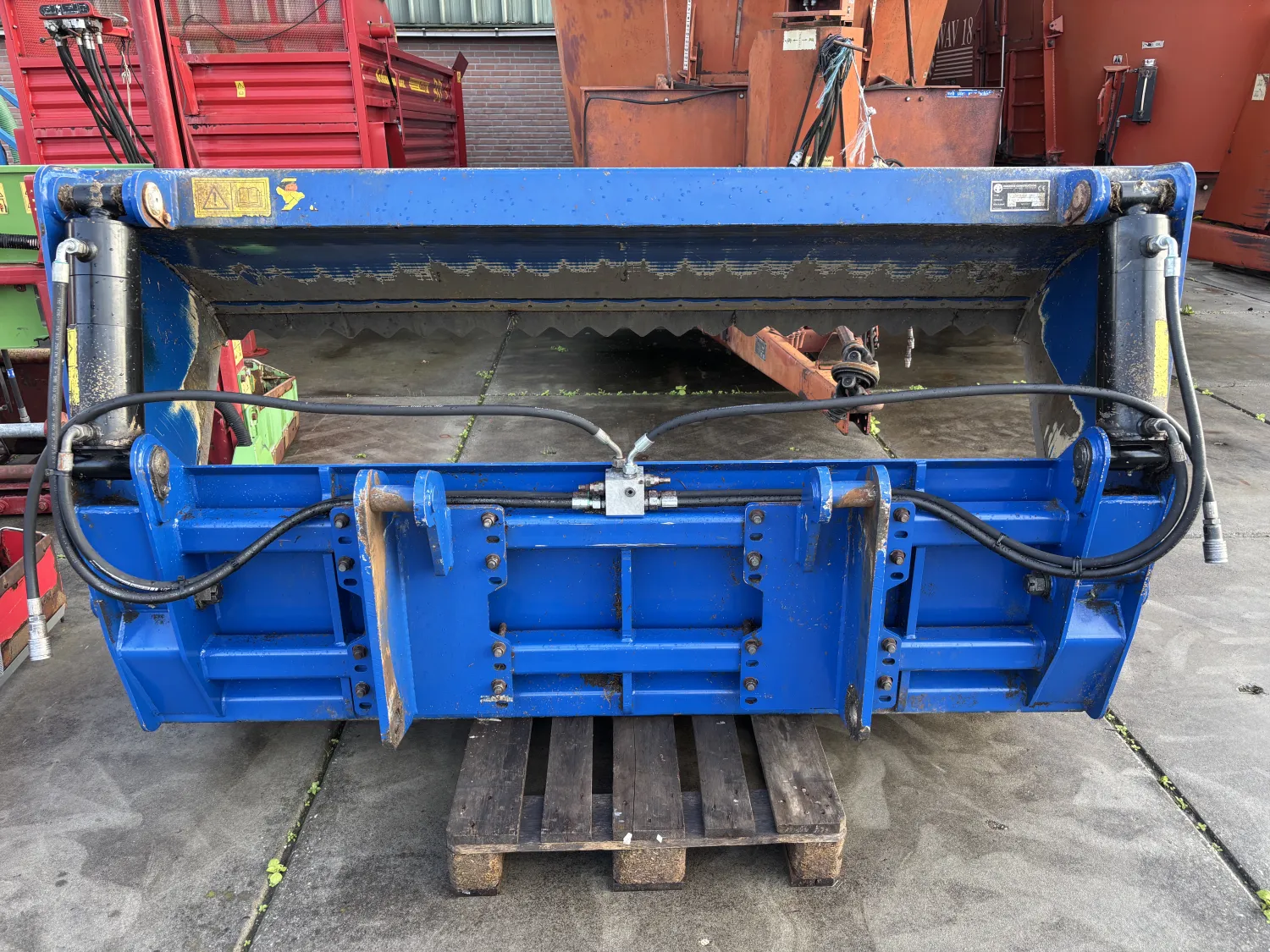 Cupă de însilozare AP FL 2200 DB (2019) - Fund închis