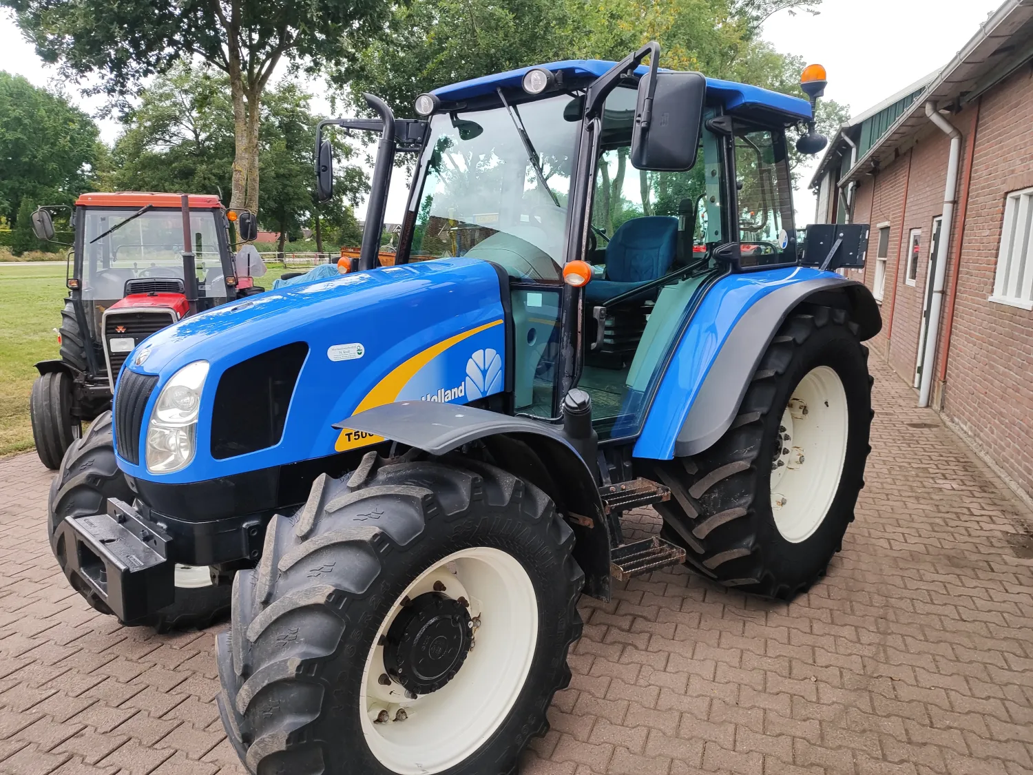 New Holland T5060 Tractor, 2012, 105 PK