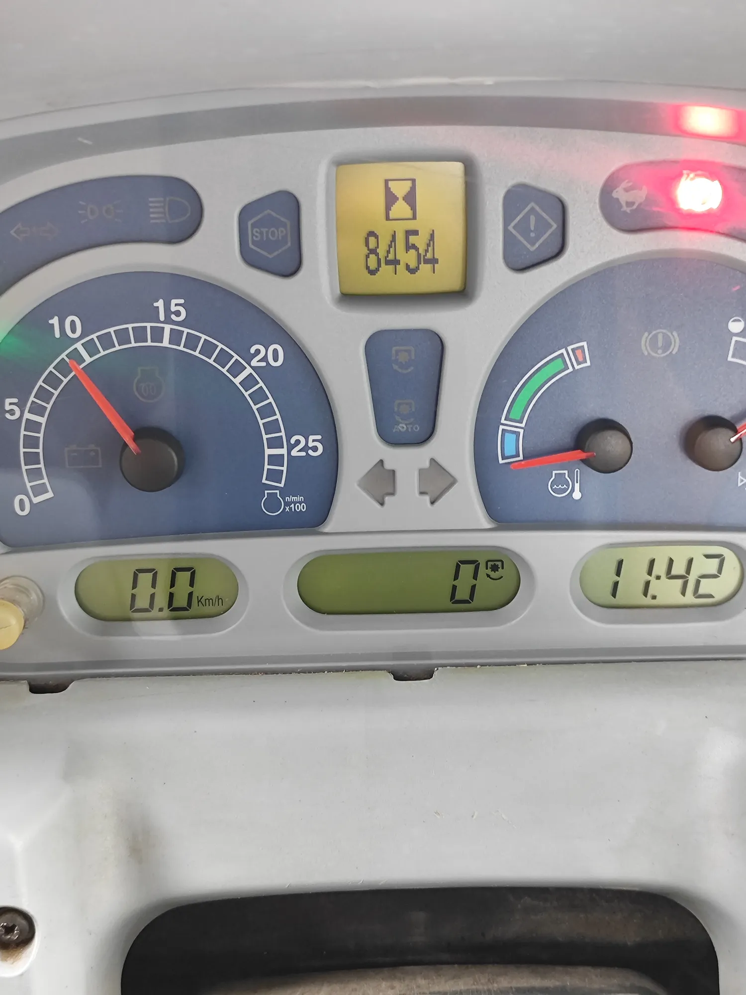 New Holland T5060 Tractor, 2012, 105 PK