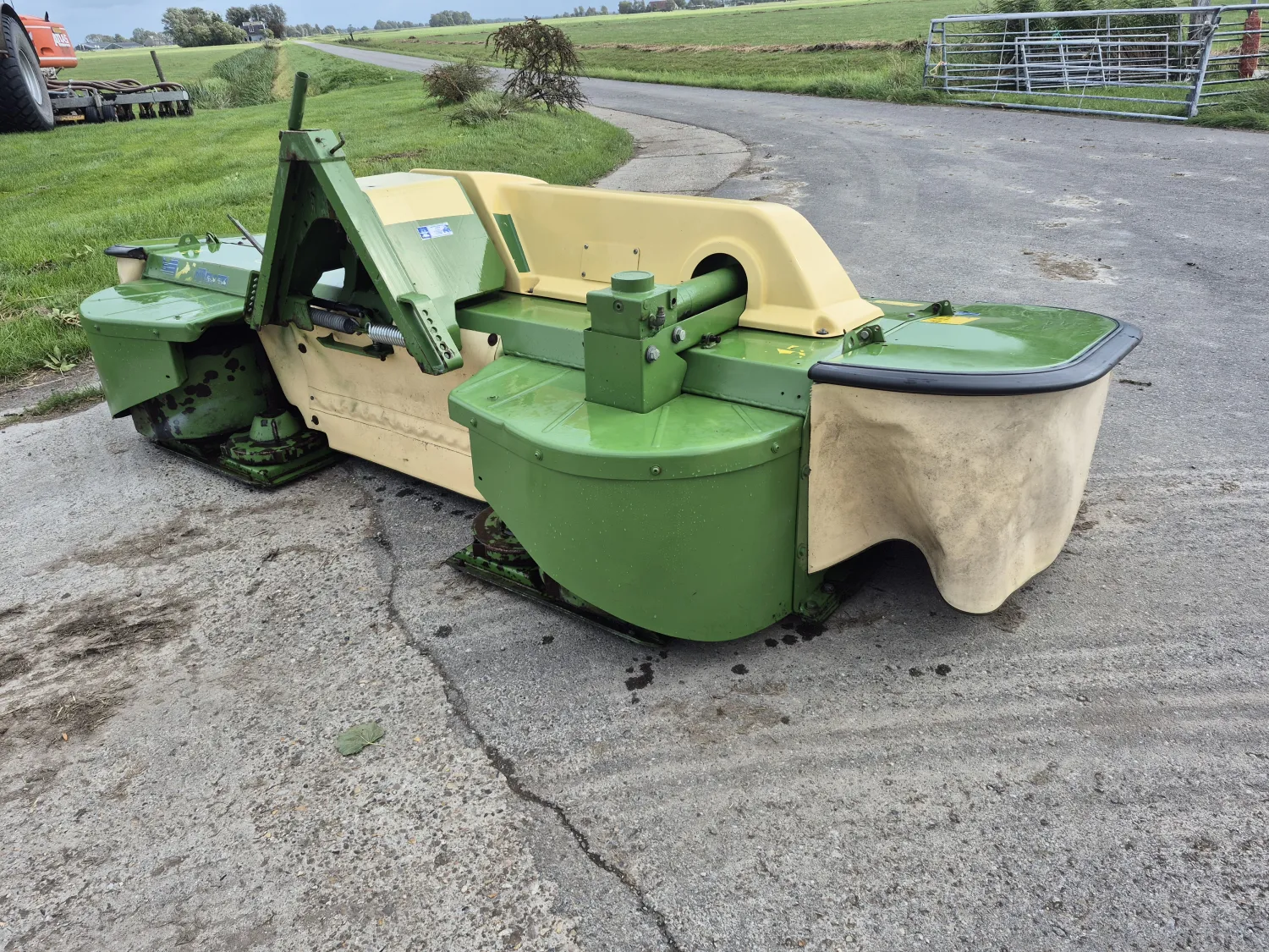 Cositoare Krone F320 Fluture (2018) cu Tamburi de Andanat