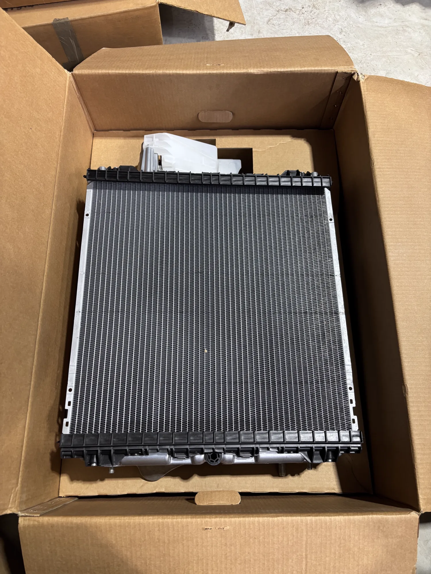 Nieuwe Radiator & Koelvloeistoftank voor John Deere 20-serie