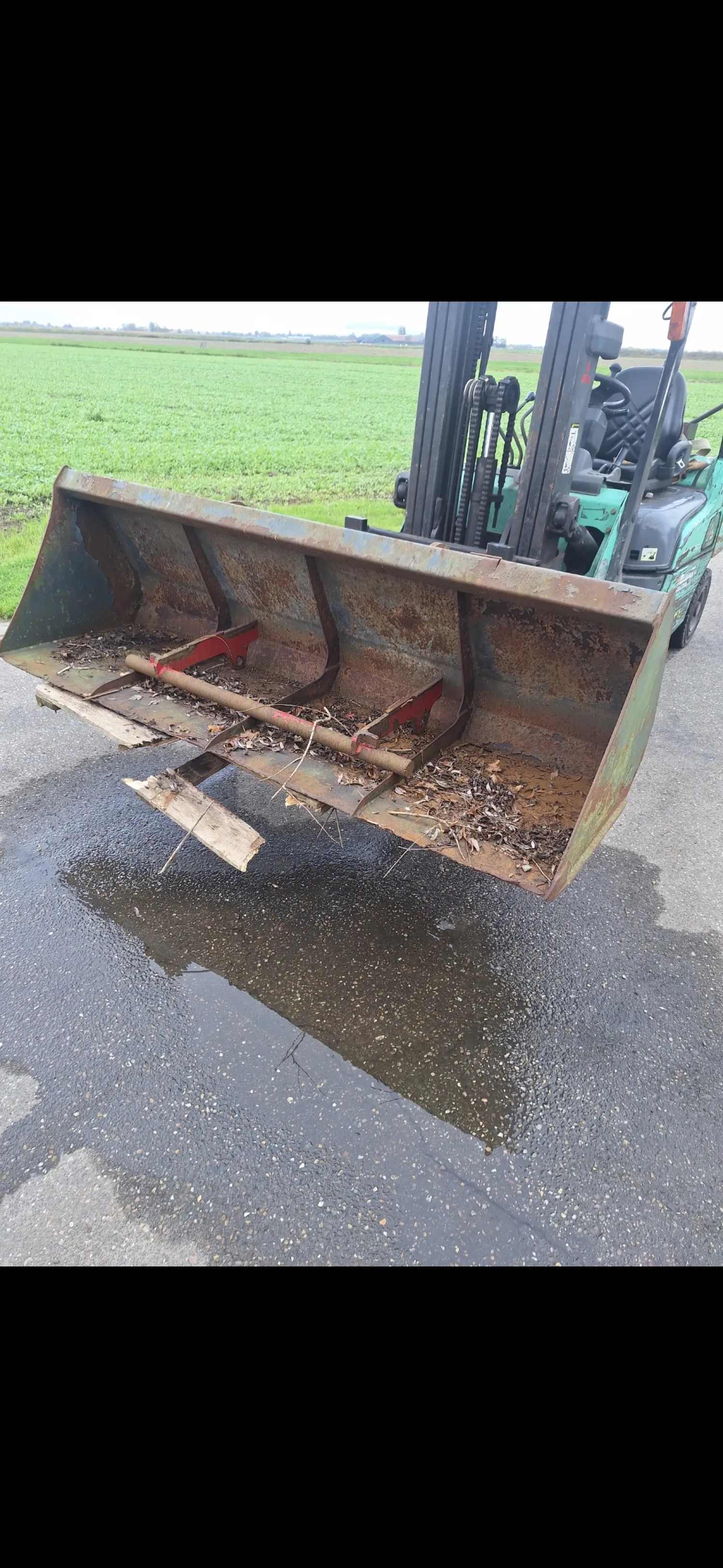 Mailleux Quick Hitch, Attachment & Bucket - Used