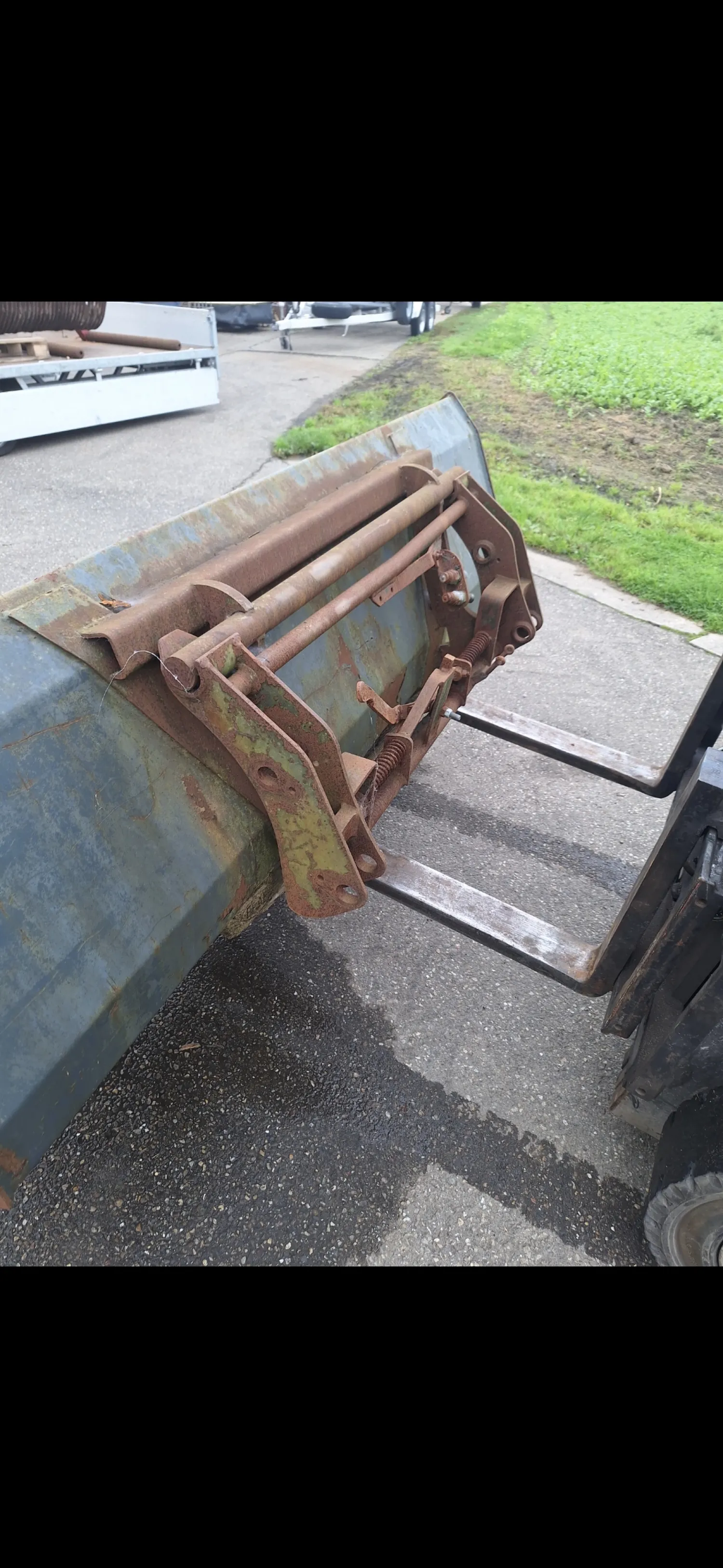 Mailleux Quick Hitch, Attachment & Bucket - Used