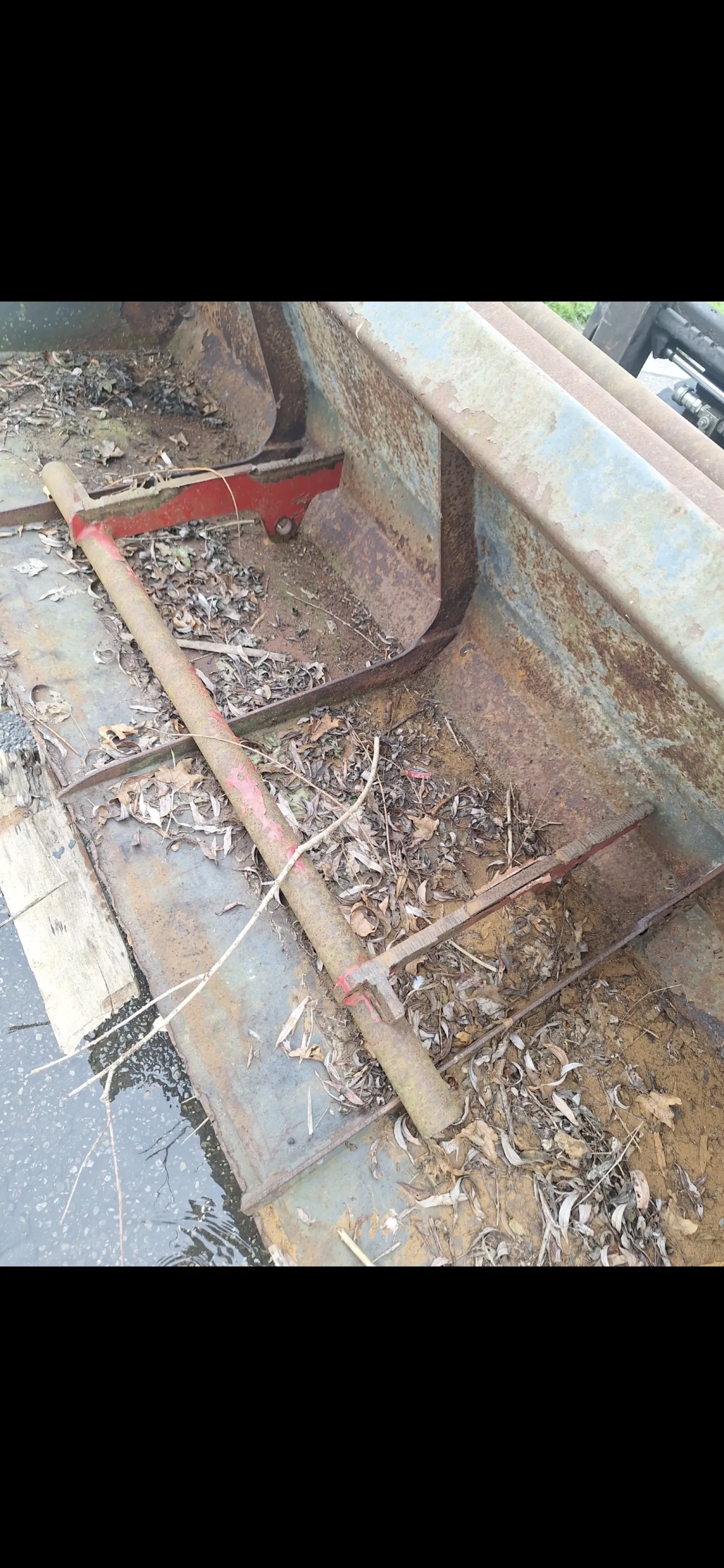 Mailleux Quick Hitch, Attachment & Bucket - Used