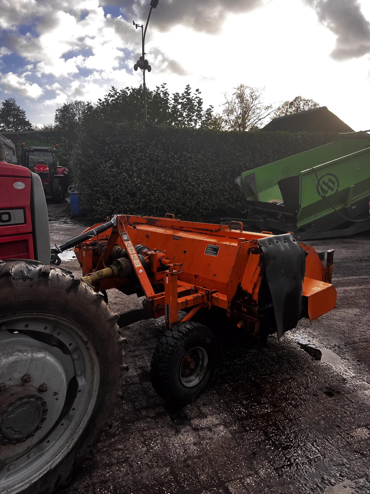 Gemüse-Blattschläger mit Förderband - Gebraucht, 2004