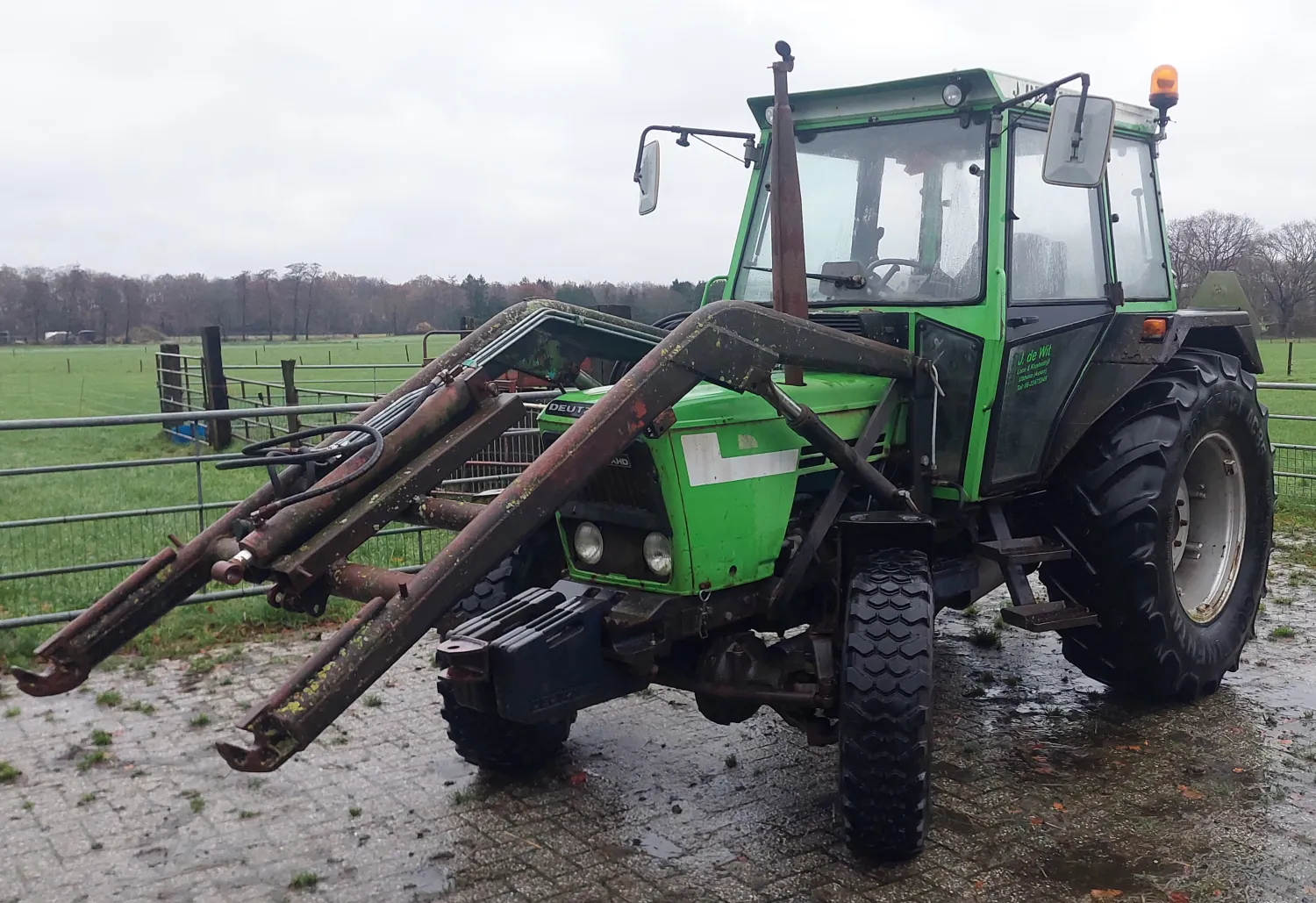 Deutz 6507 CA: Tractor único 4WD con cargador frontal