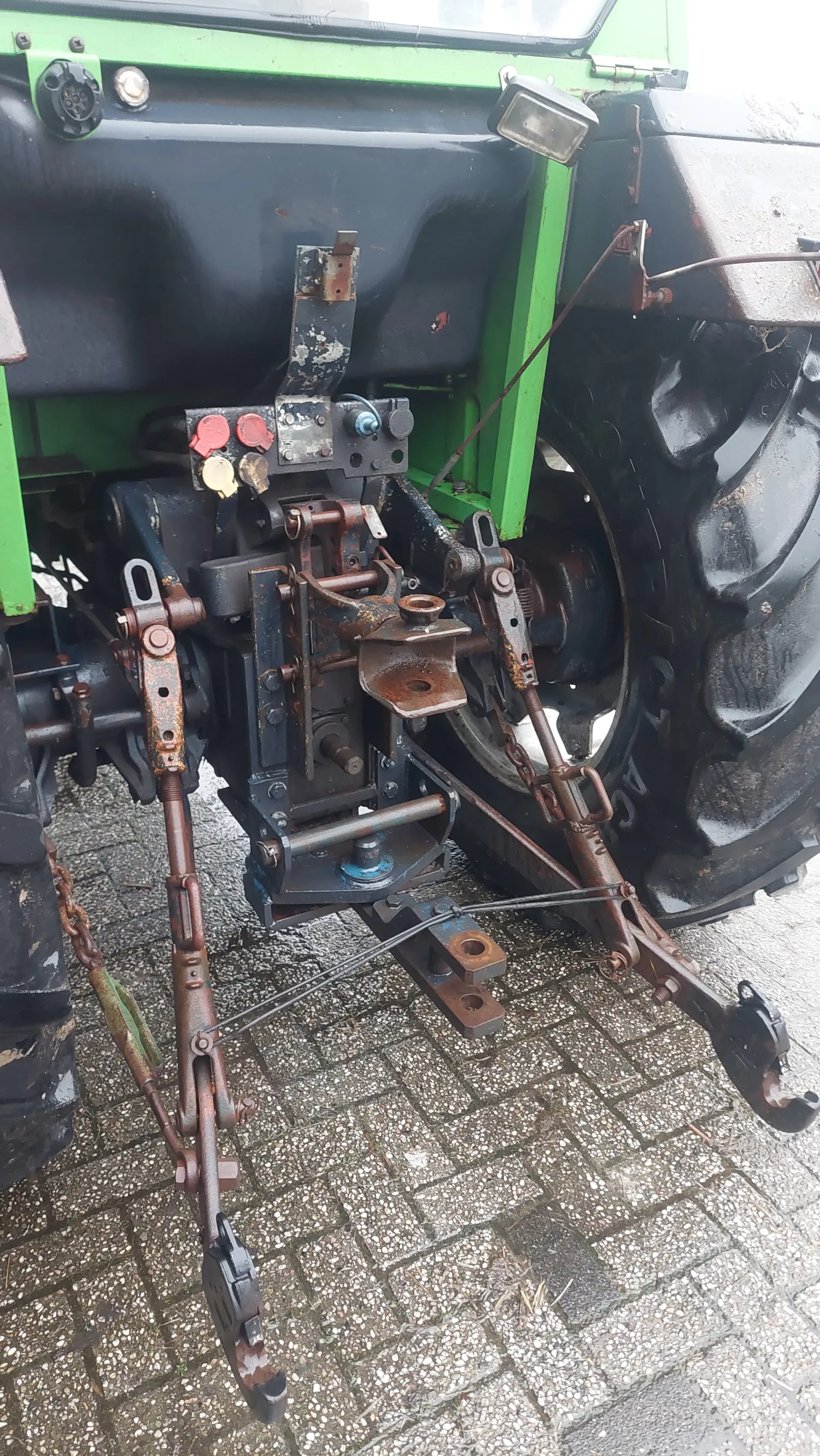 Deutz 6507 CA: Tractor único 4WD con cargador frontal