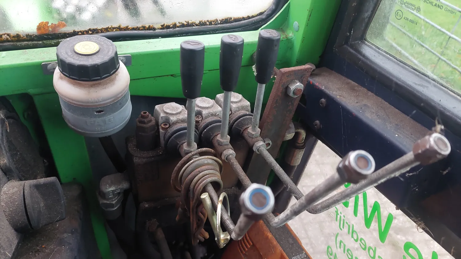 Deutz 6507 CA: Tractor único 4WD con cargador frontal