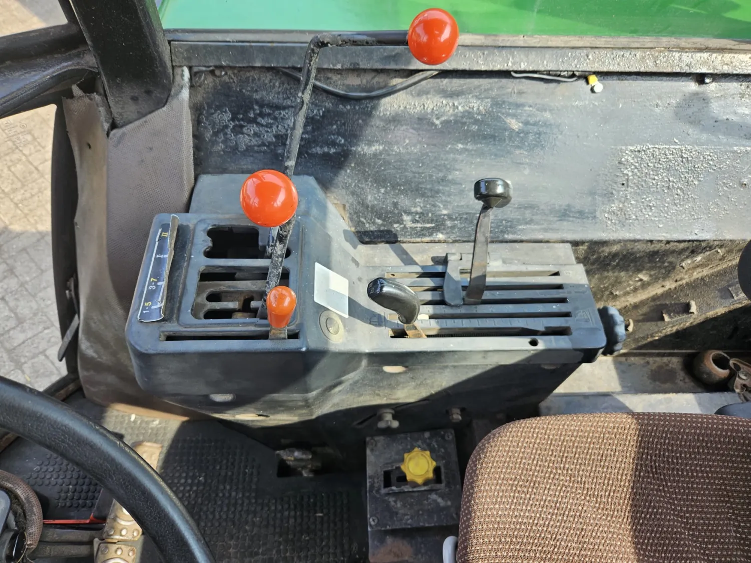 Tractor John Deere 3040 en venta - Aprox. 6000 horas