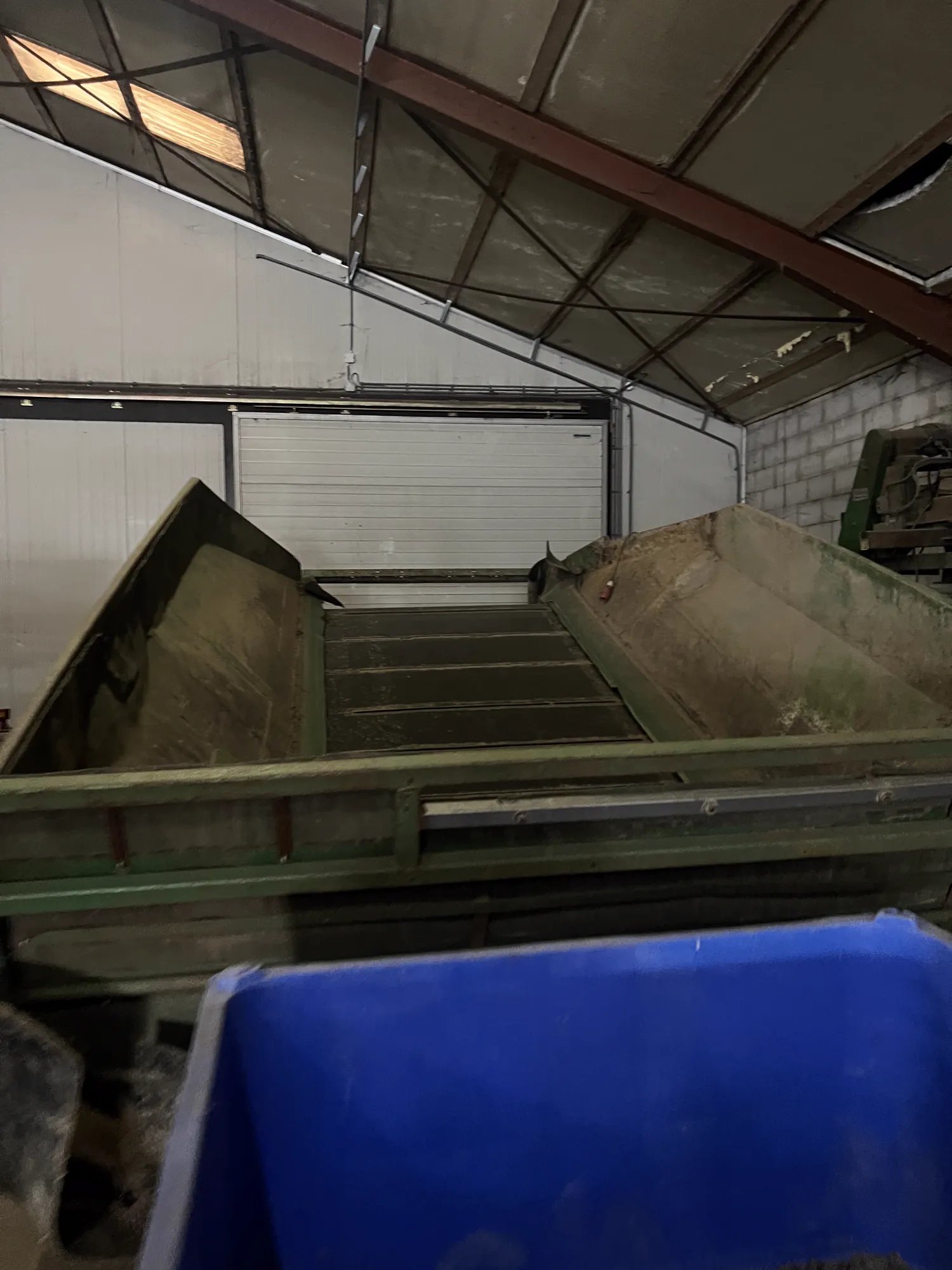 Diverse landbouwmachines te koop - Lattenwasser, polisher, stortbak