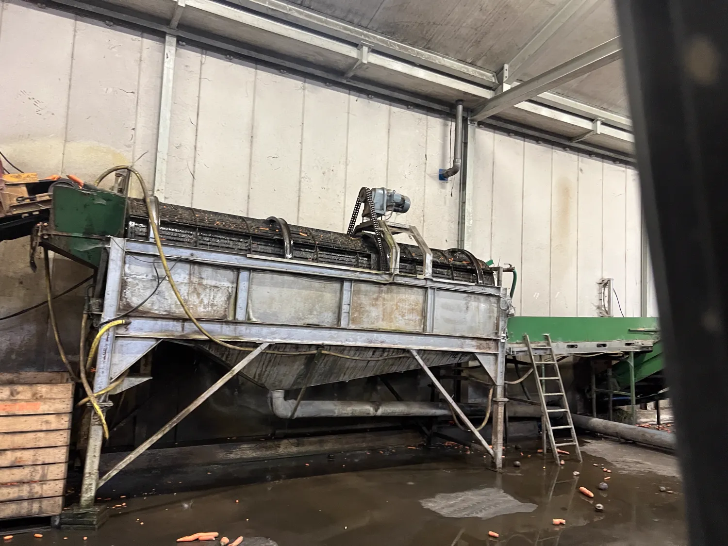 Diverse landbouwmachines te koop - Lattenwasser, polisher, stortbak