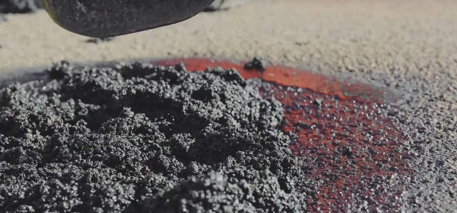 Koudasfalt Mengsel: Direct te Gebruiken voor Asfaltreparaties