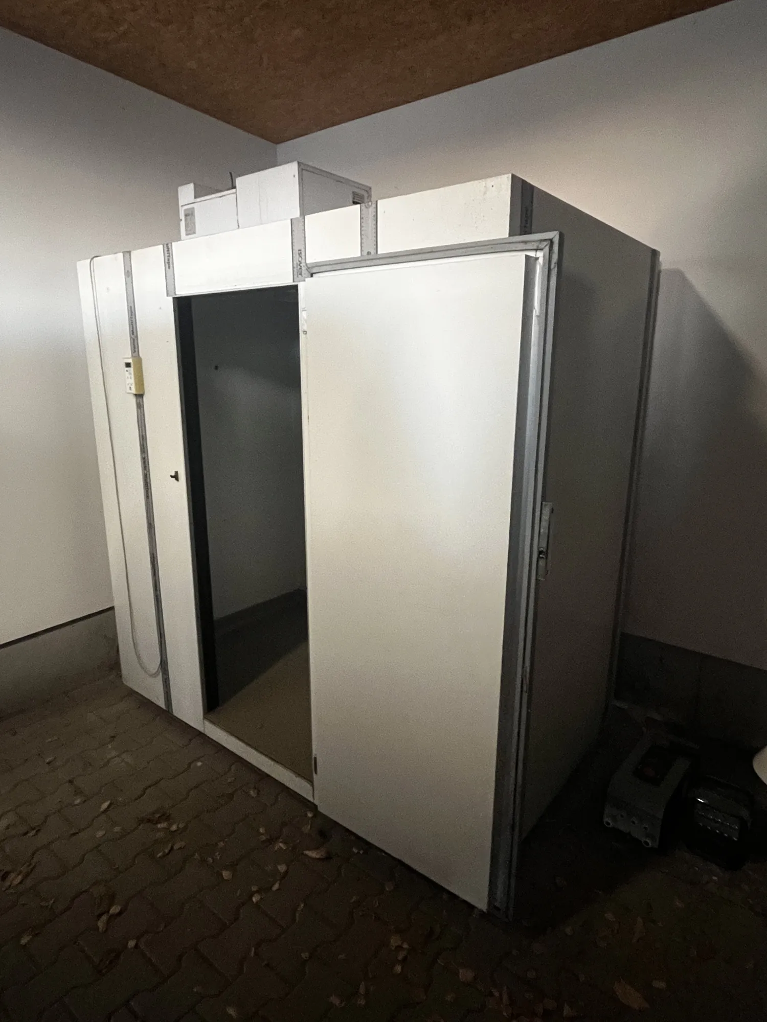 Chłodnia z Agregatem Zanotti - Idealna do Przechowywania