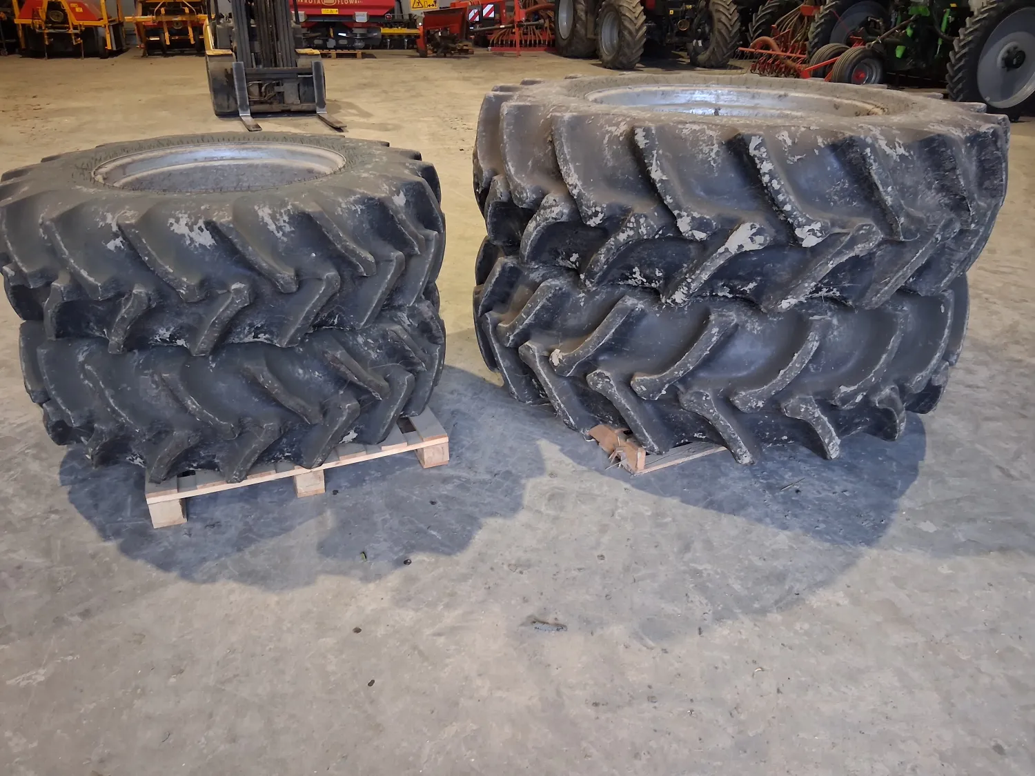Ploegbanden te koop: 520/85R42 & 420/90R30