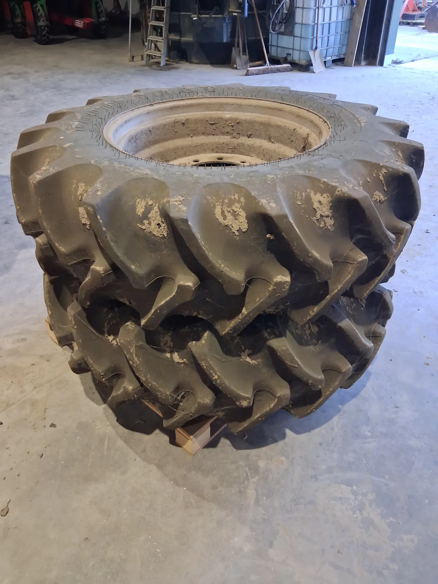 Ploegbanden te koop: 520/85R42 & 420/90R30