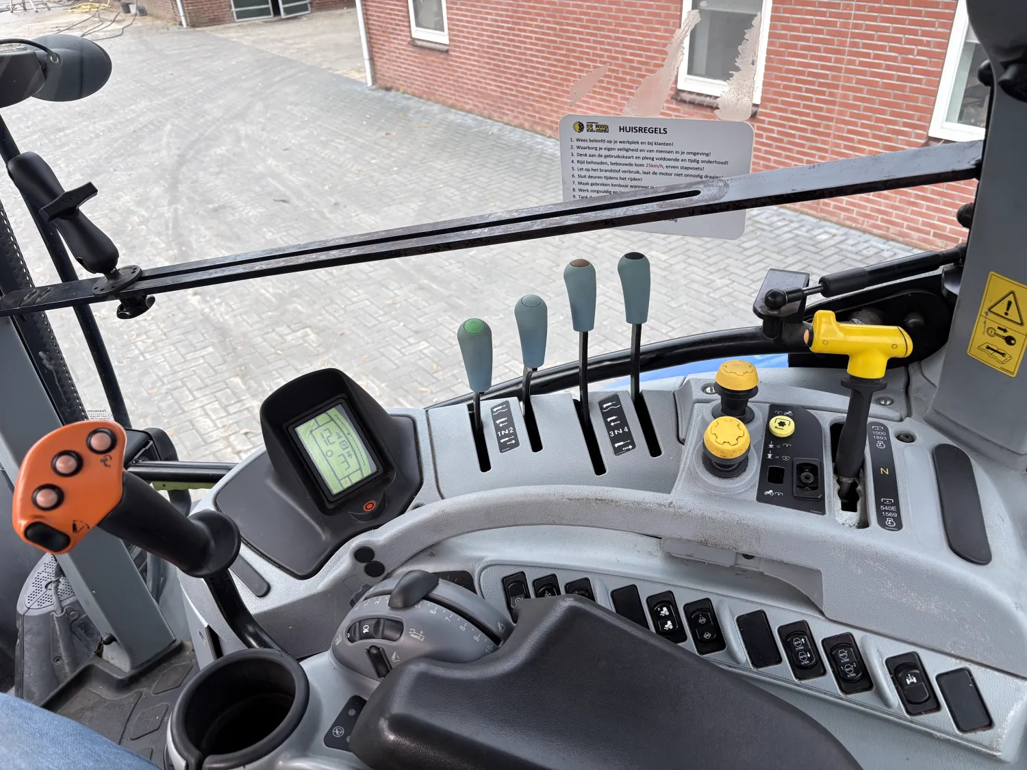 New Holland T7.220 PC 2014 - 8950 uur - Geveerde vooras