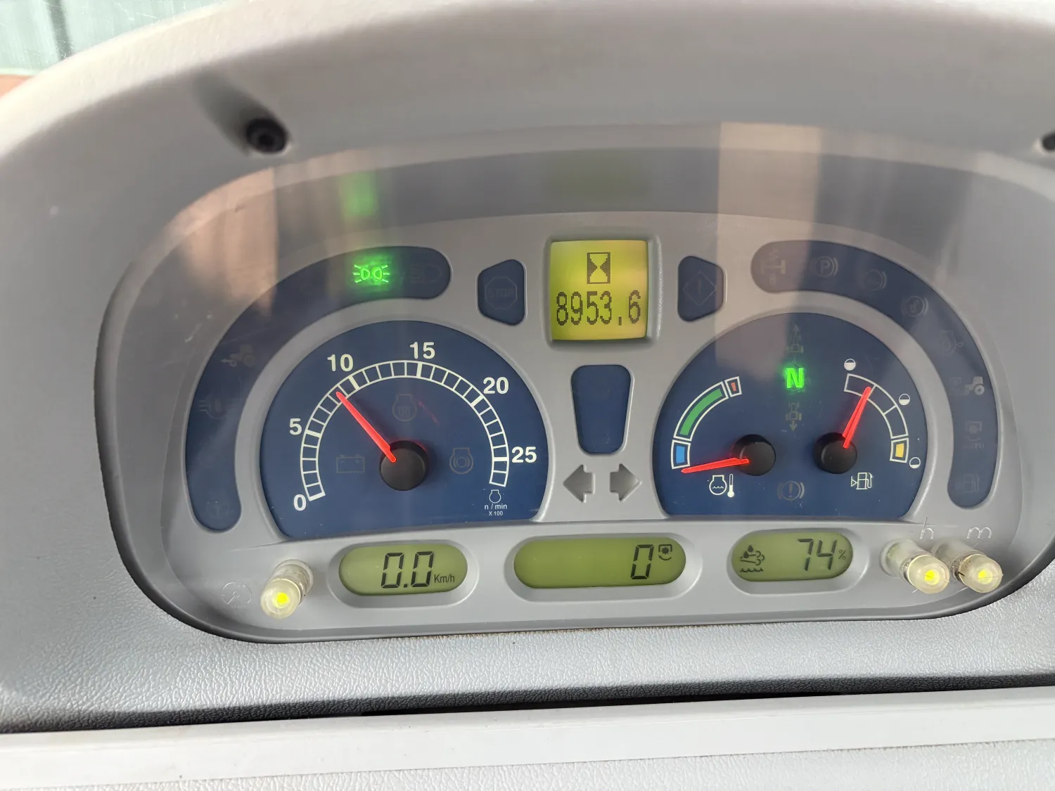 New Holland T7.220 PC 2014 - 8950 uur - Geveerde vooras