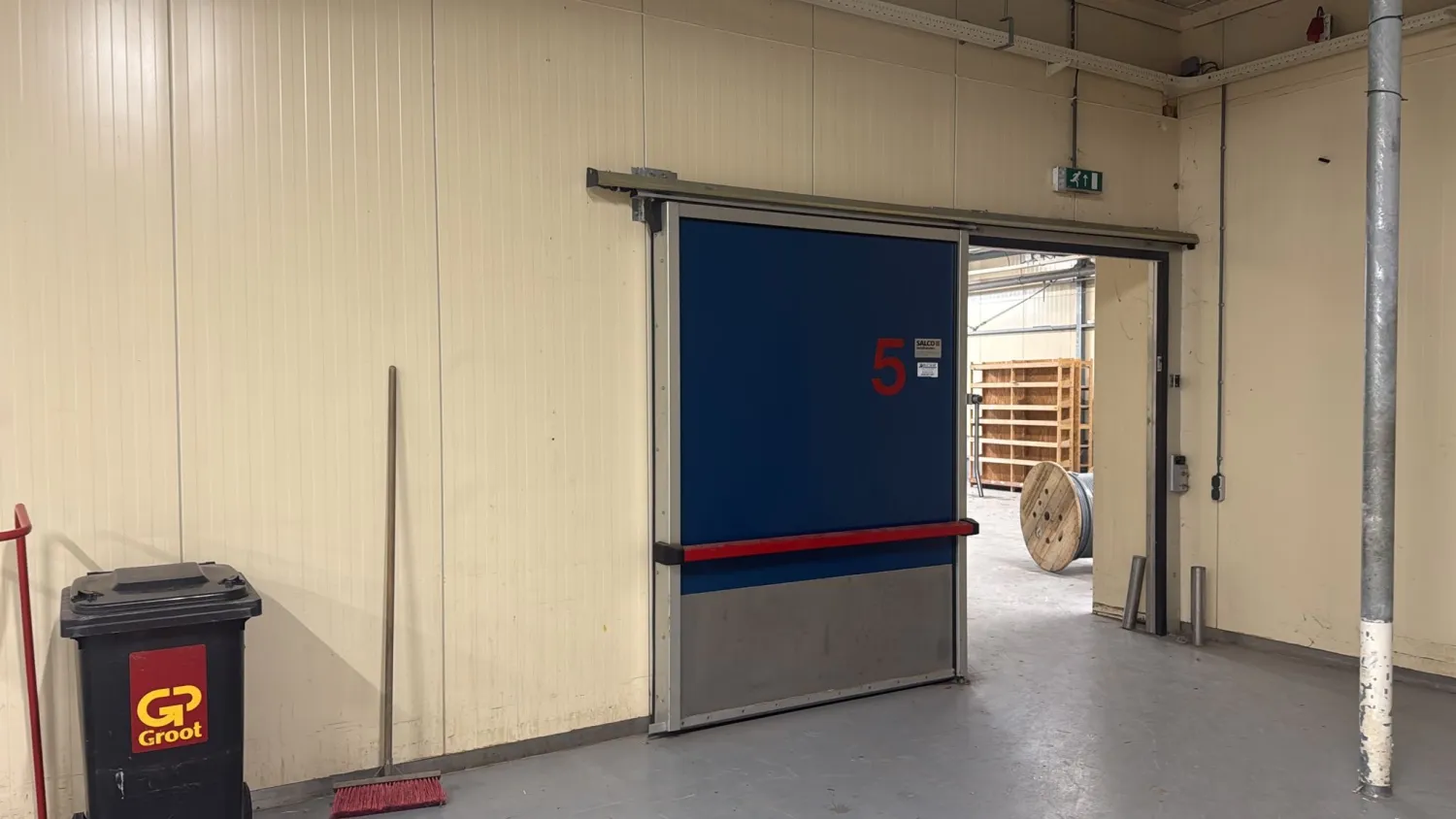 Koelcelpanelen: 50m breed, 4.10m hoog incl. deuren