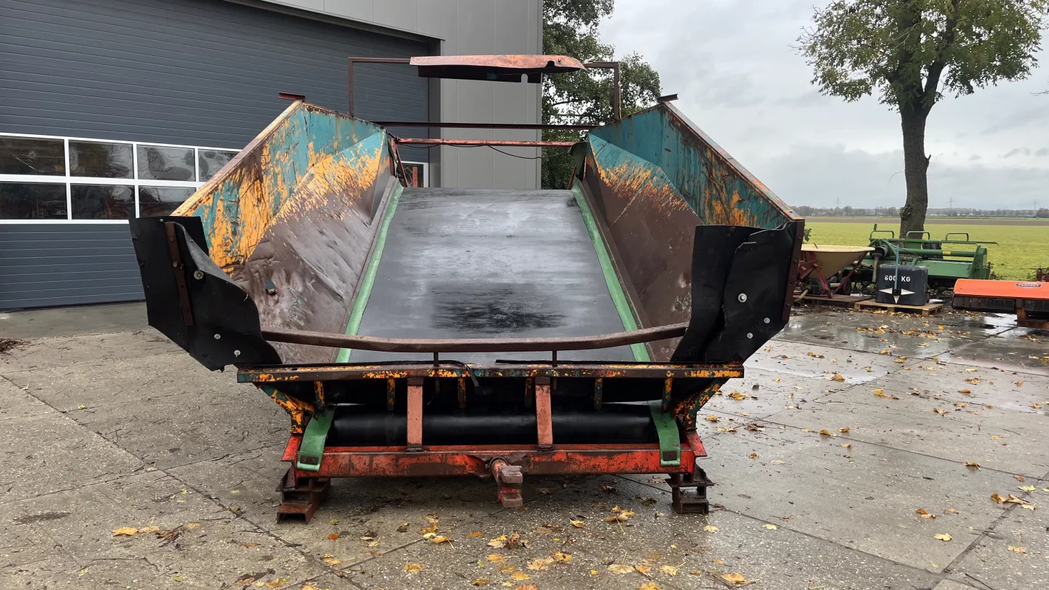 Miedema SB 60 stortbak met rollenset en afvoerbanden