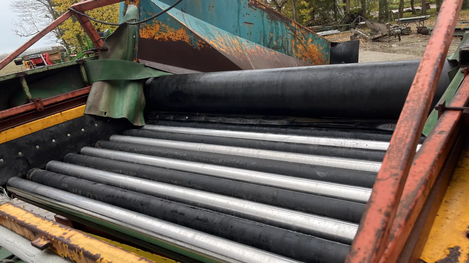 Miedema SB 60 stortbak met rollenset en afvoerbanden