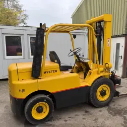 Carretilla elevadora Hyster H60C con matrícula y desplazador lateral