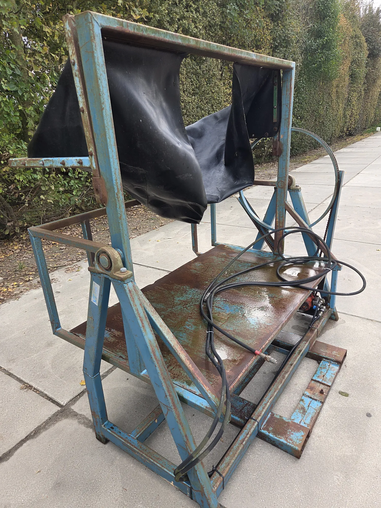 Kistenkipper für 1,60 m Kisten – Hydraulischer Antrieb