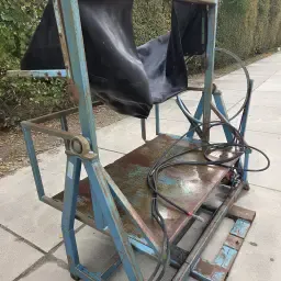 Kistenkipper für 1,60 m Kisten – Hydraulischer Antrieb