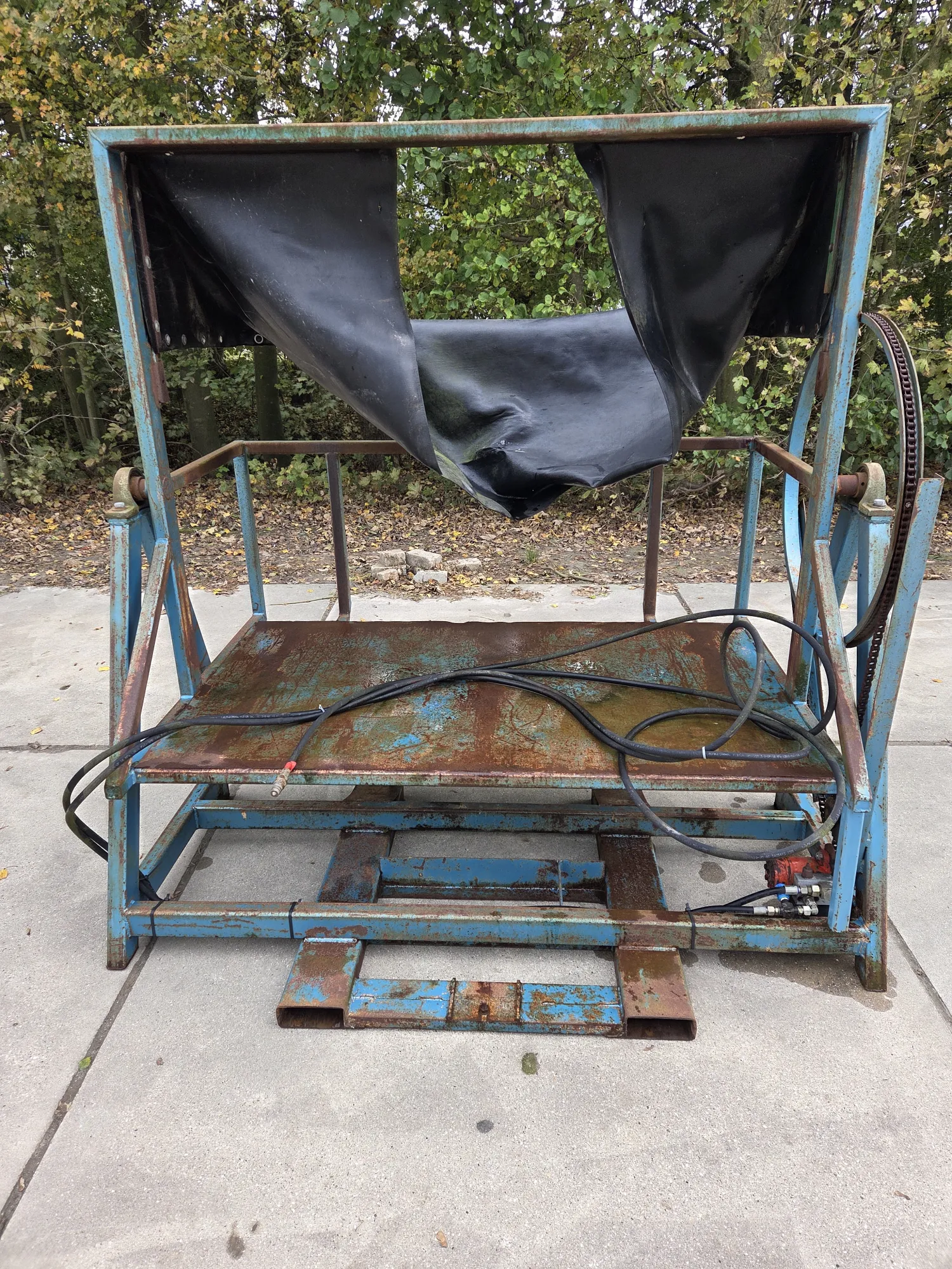 Kistenkipper für 1,60 m Kisten – Hydraulischer Antrieb