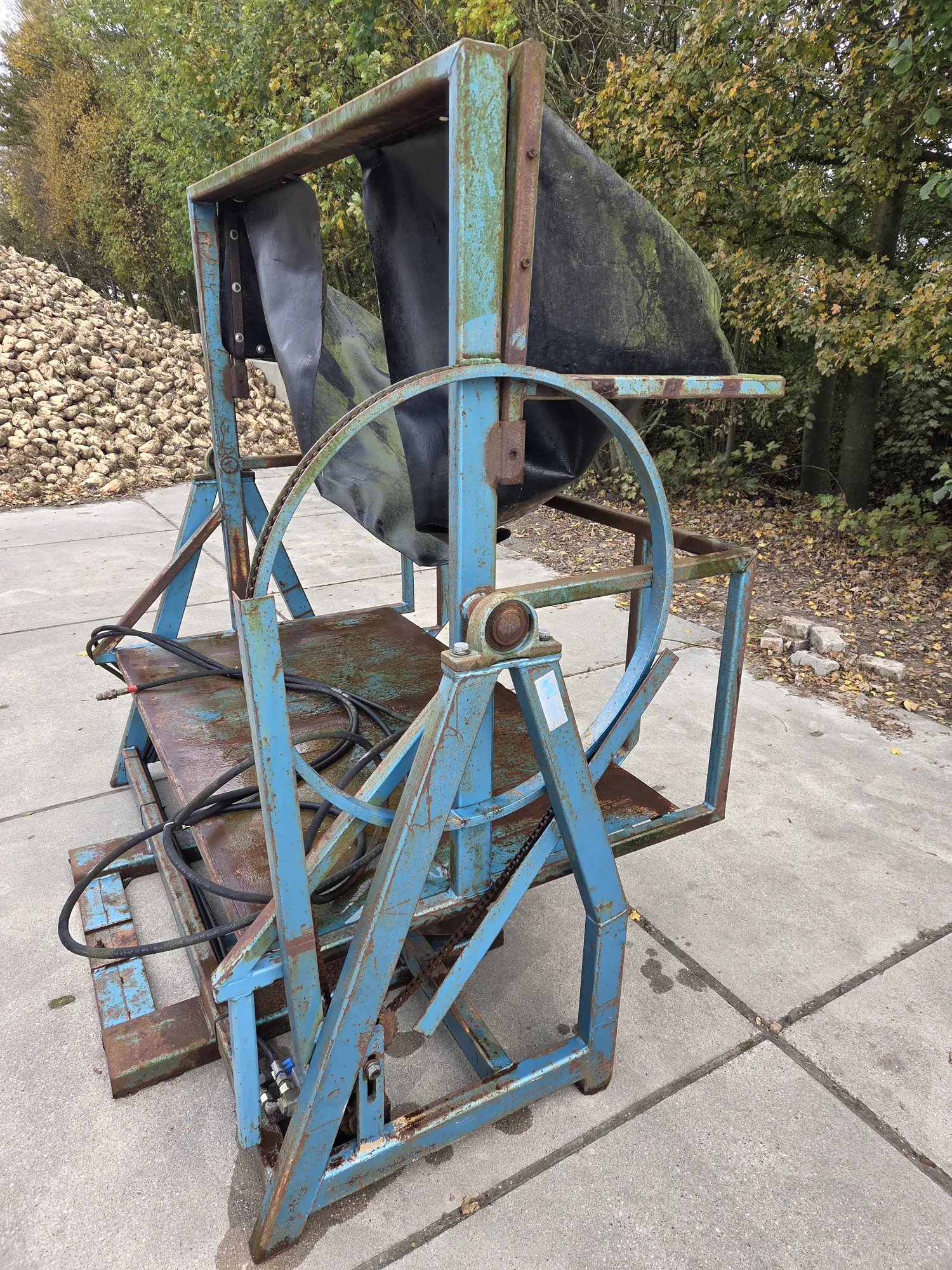 Kistenkipper für 1,60 m Kisten – Hydraulischer Antrieb