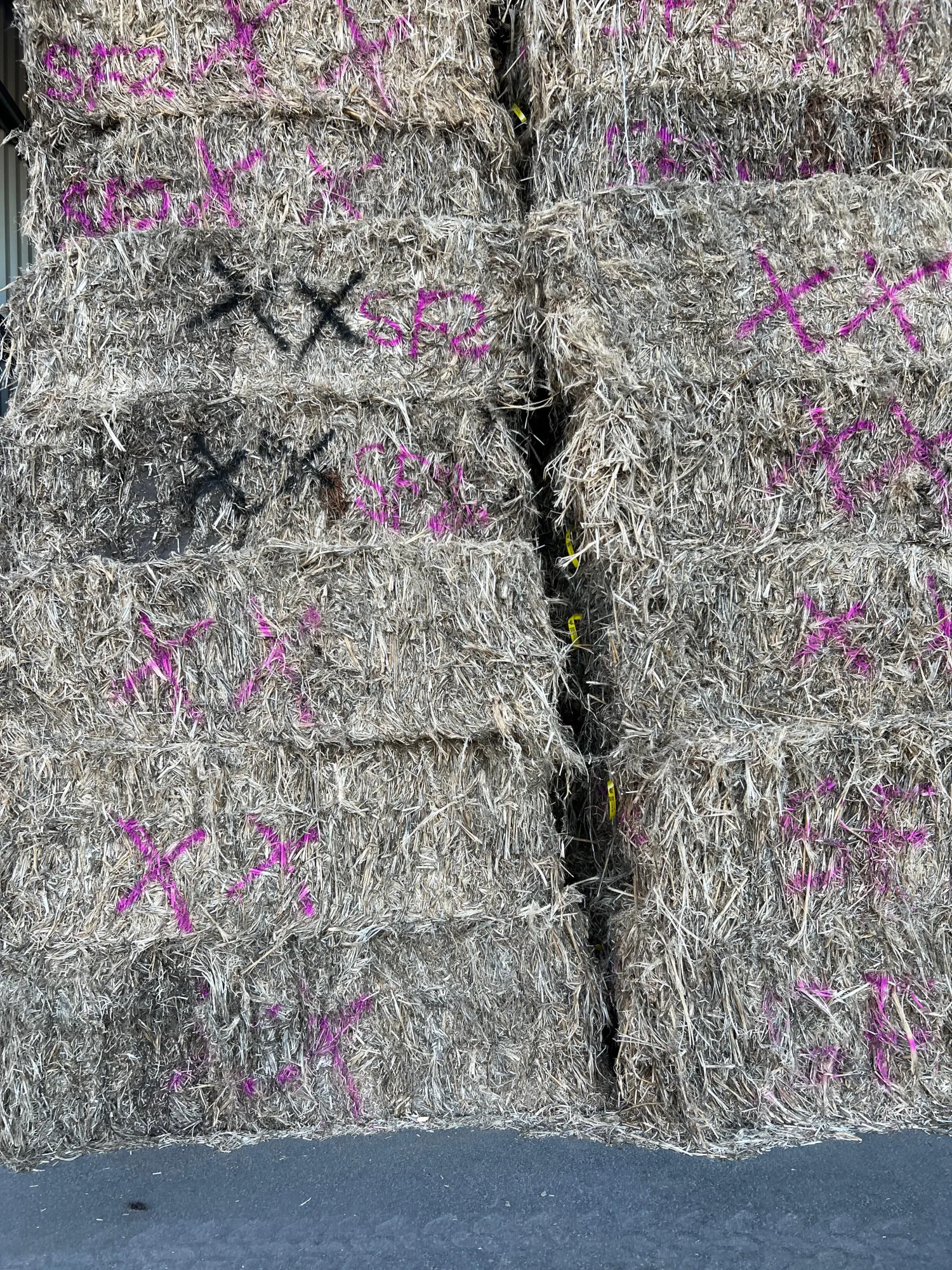 Hanfstroh kaufen: Ca. 35t mit +25% Feuchtigkeit