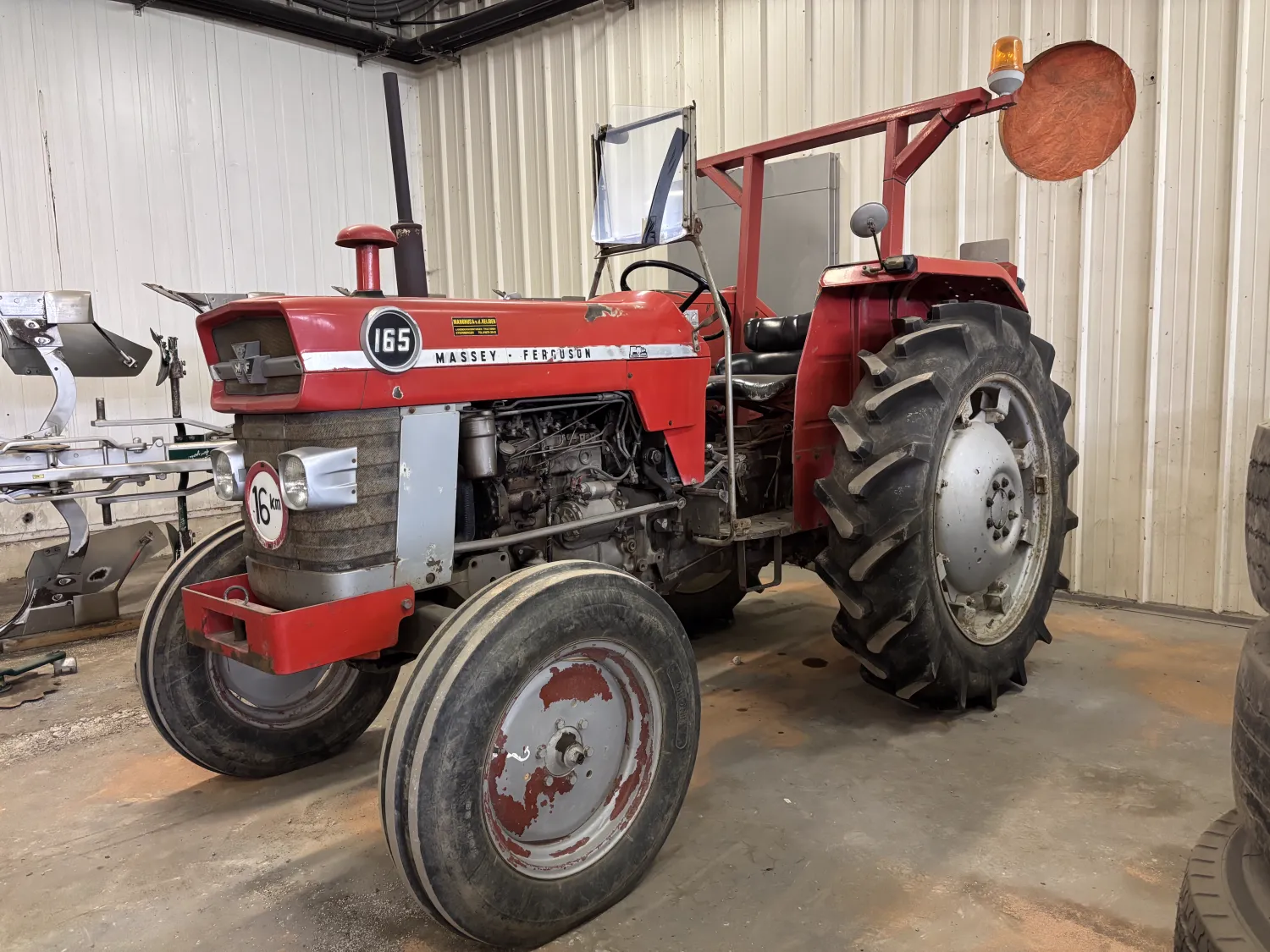 MF 165 Tractor: Weinig uren, eerste eigenaar + Michelin banden