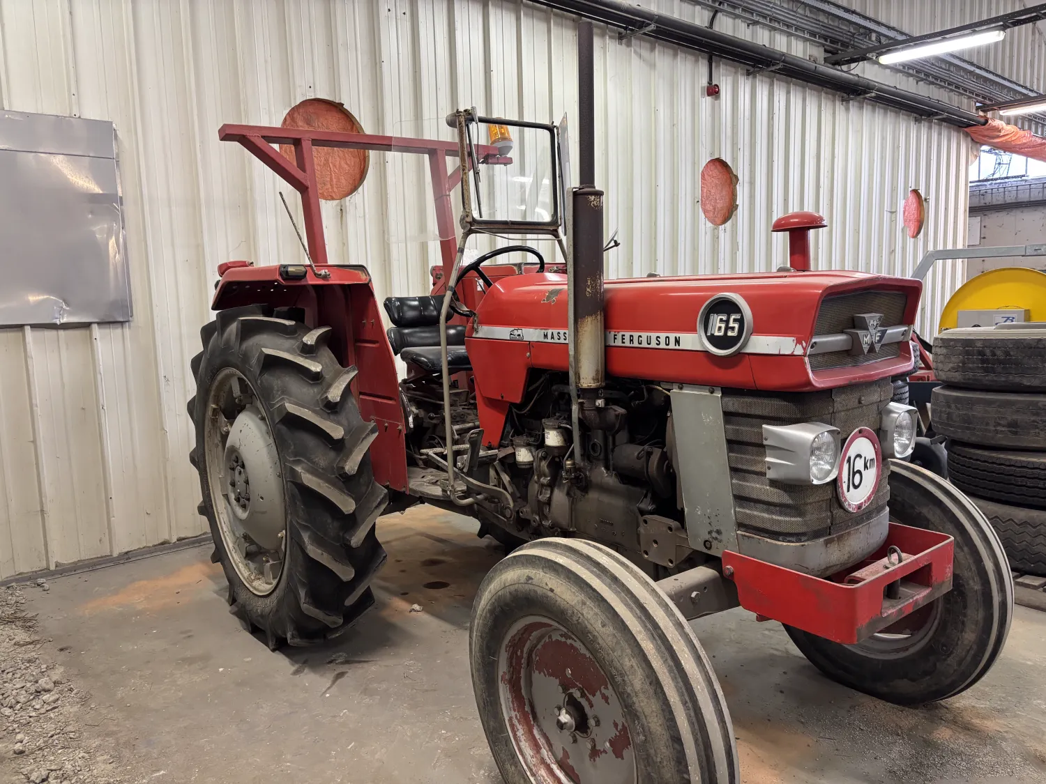 MF 165 Tractor: Weinig uren, eerste eigenaar + Michelin banden