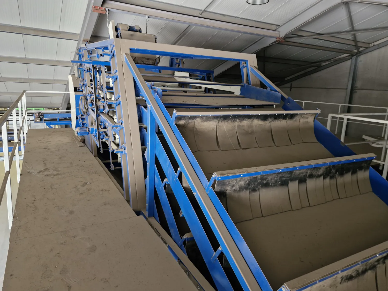 Bunker Sorting Line - Camfens 50-ton Sorter with Sieves