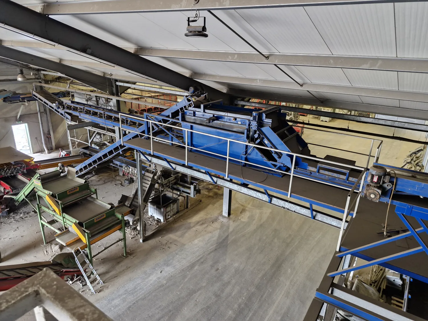 Bunker Sorting Line - Camfens 50-ton Sorter with Sieves