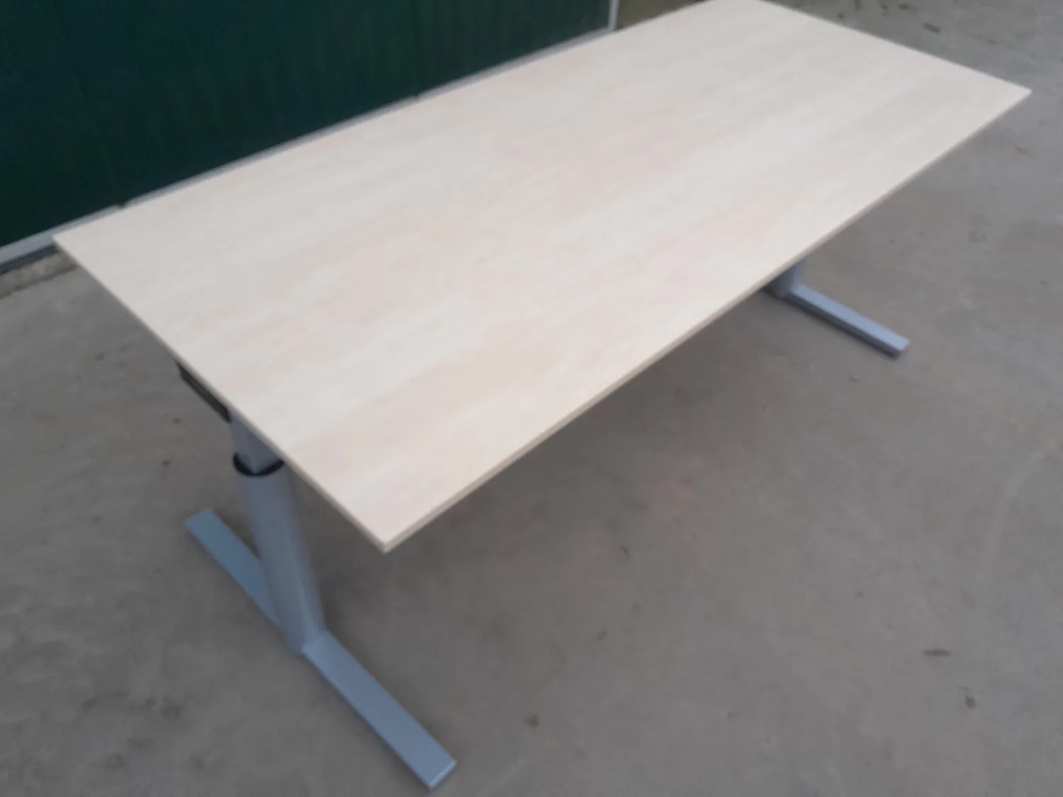 Gispen TM Bureau 180x80 cm | In hoogte verstelbaar & T-Poot