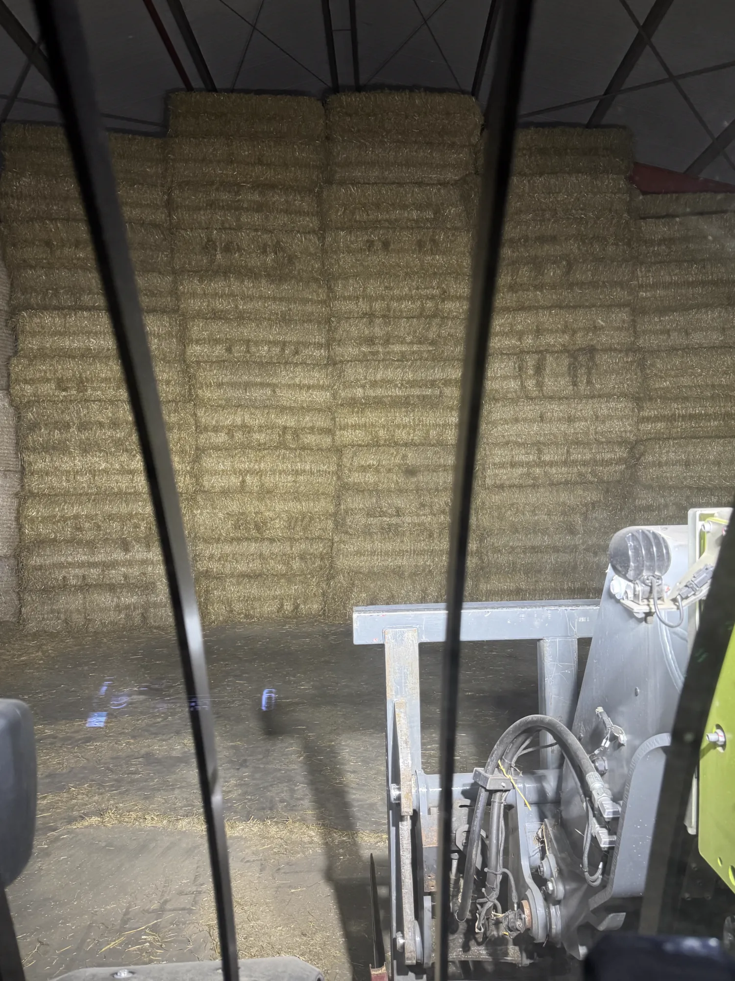 Слама в квадратни бали за продажба – Сухо съхранение